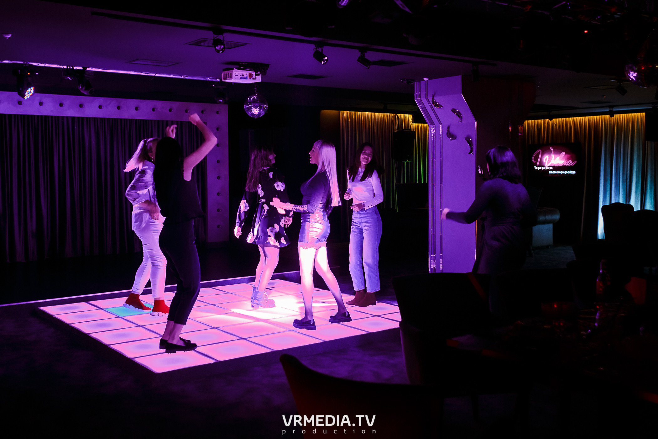 Выходные в караоке-баре «Volna»