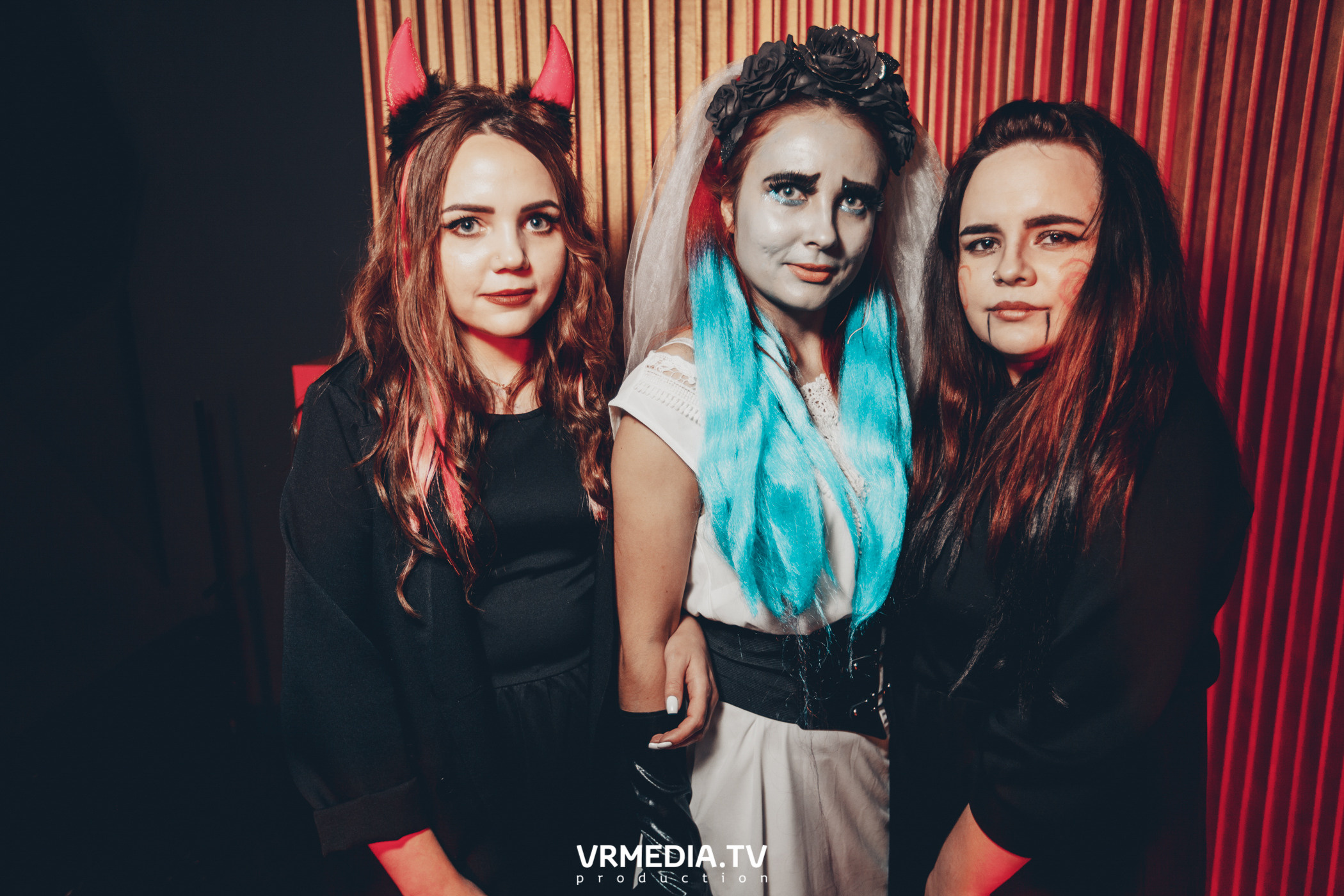 Театр мёртвых кукол в баре «DOSKI»