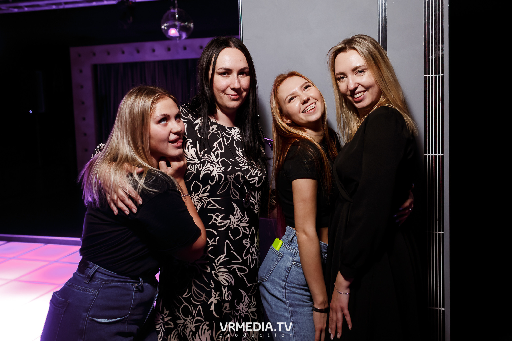 Выходные в караоке-баре «Volna»