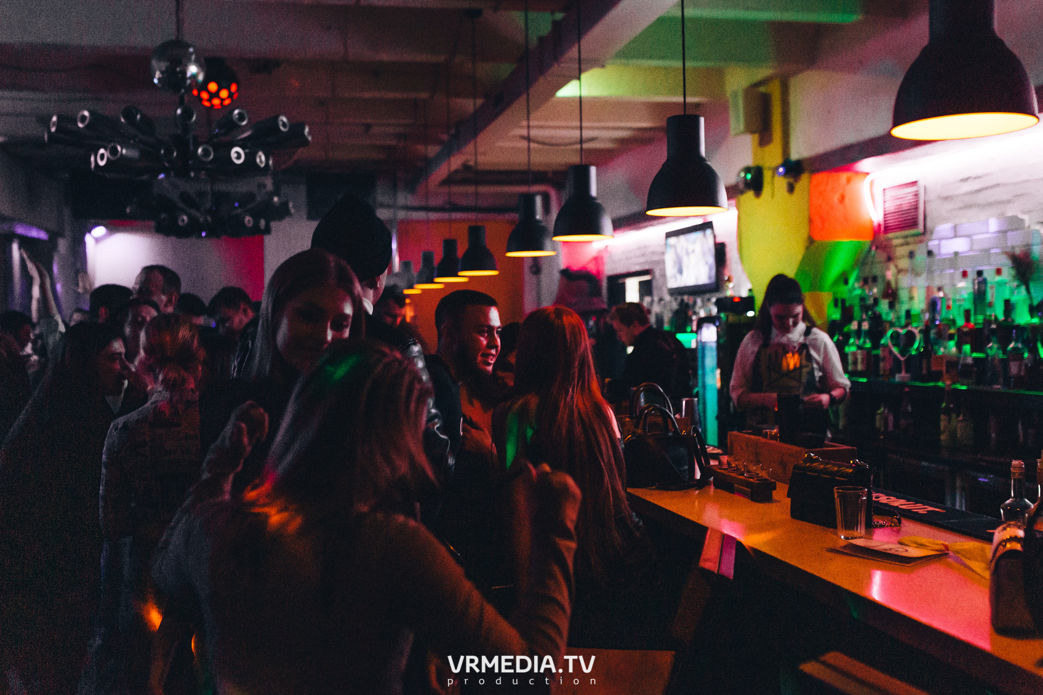 Выходные в баре «Cosmo»