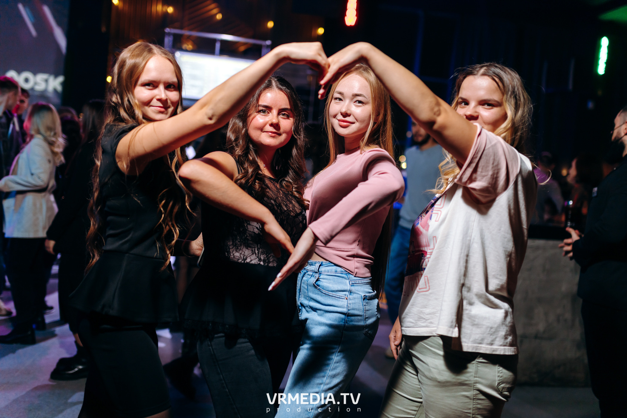 Выходные в баре «DOSKI»