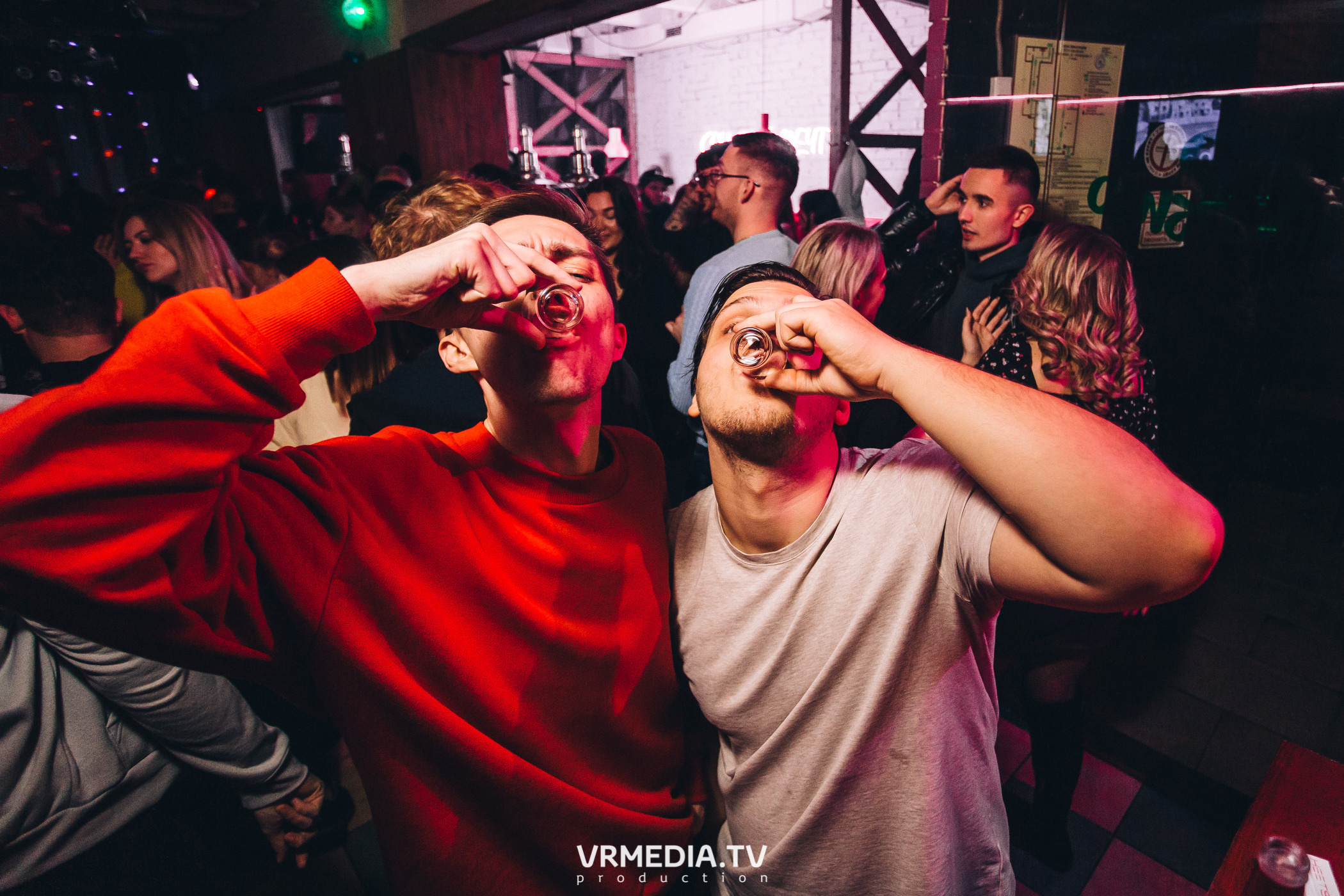 Выходные в баре «Cosmo»