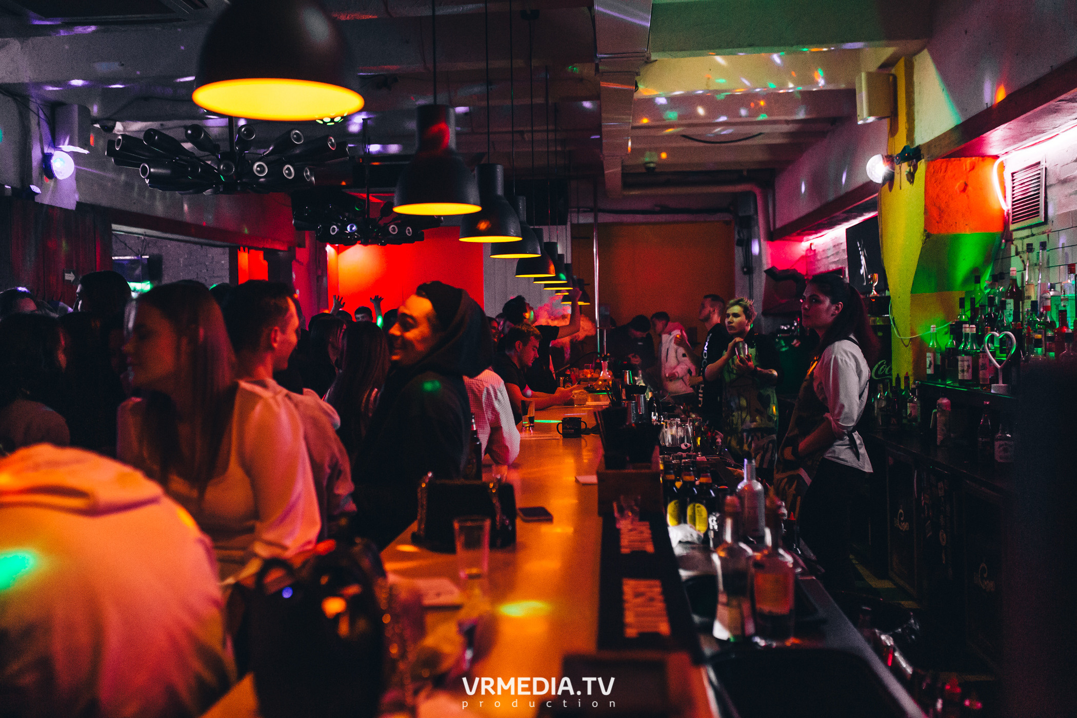 Выходные в баре «Cosmo»