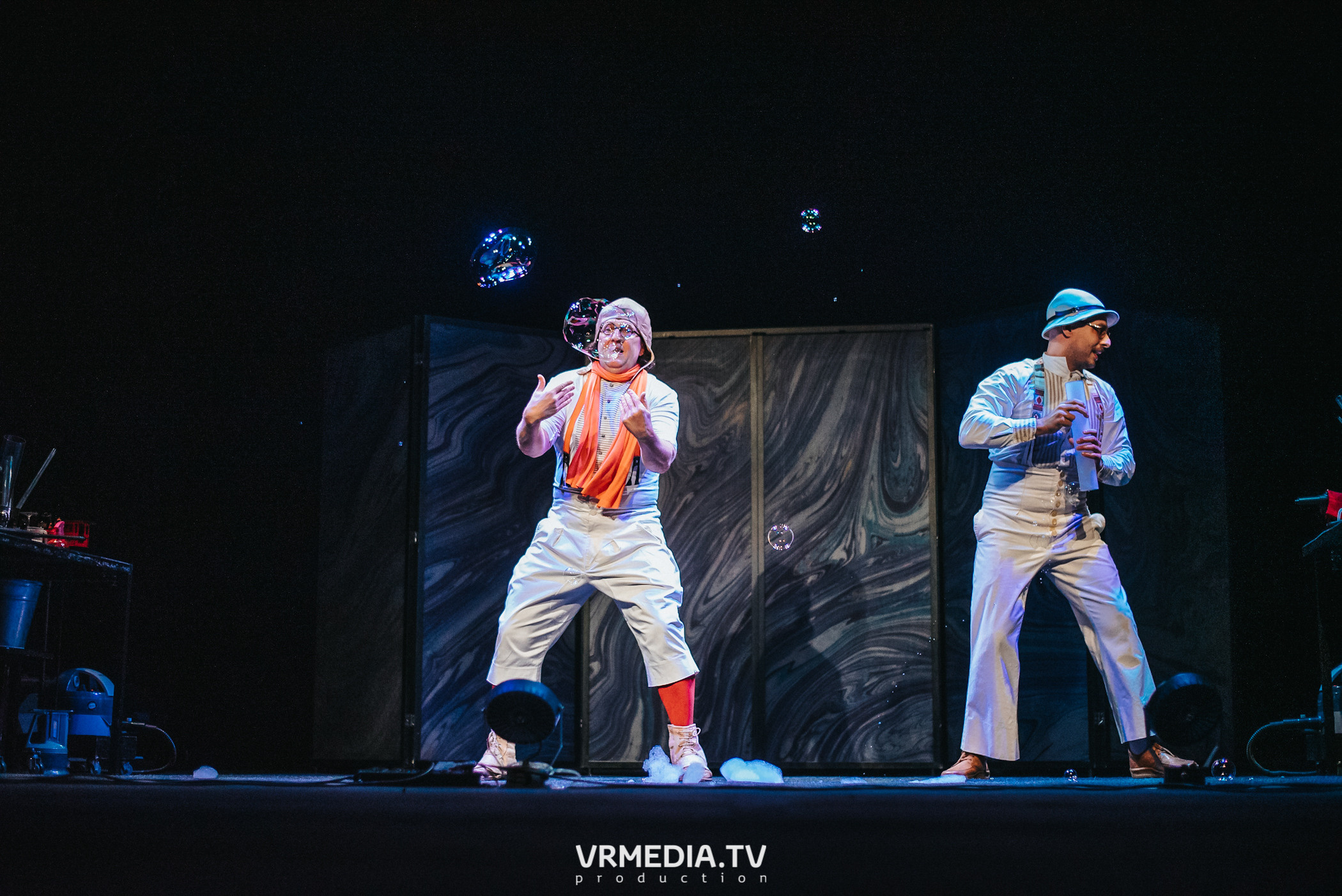 Шоу мыльных пузырей CLINK