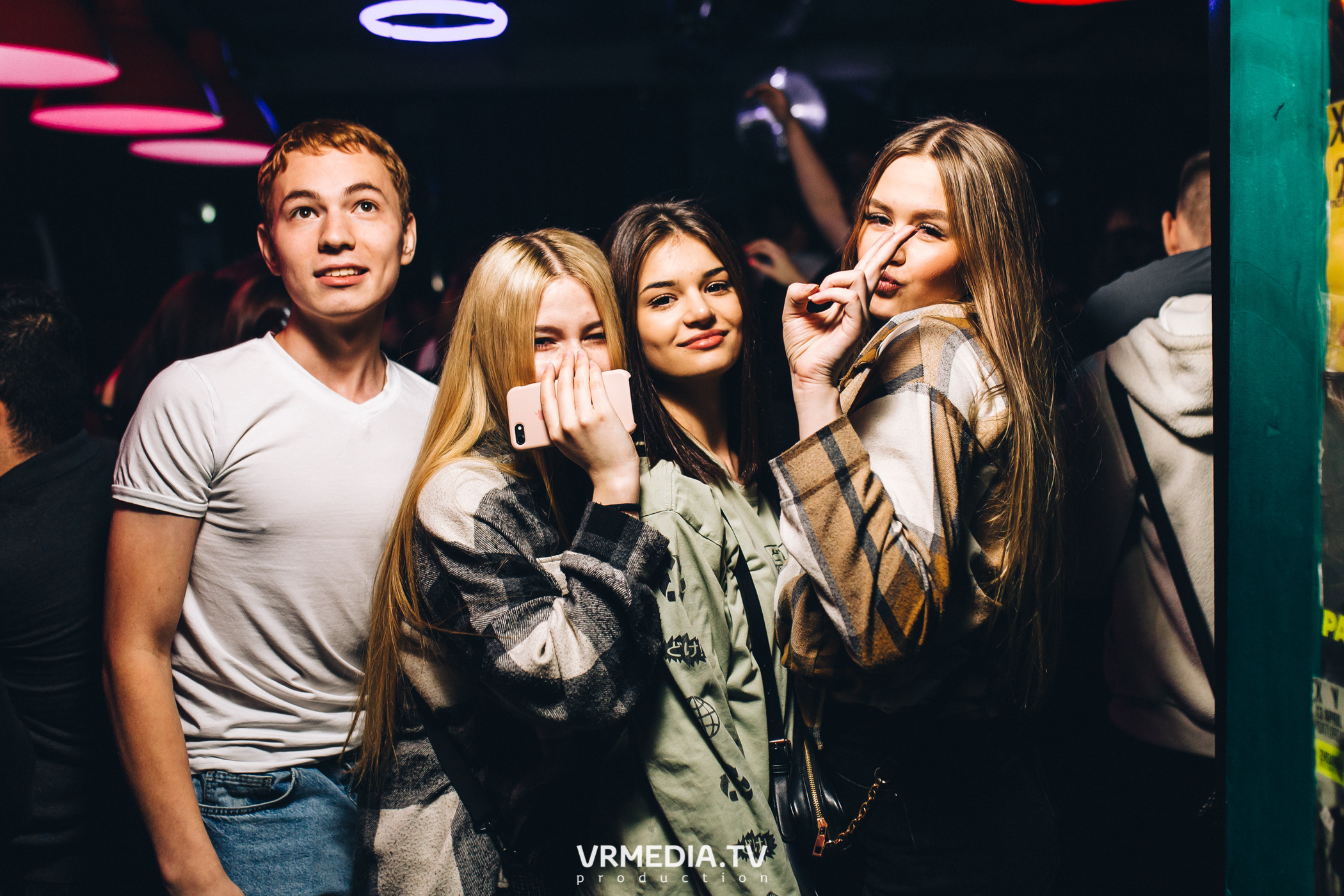 Выходные в баре «Хука Хаус»