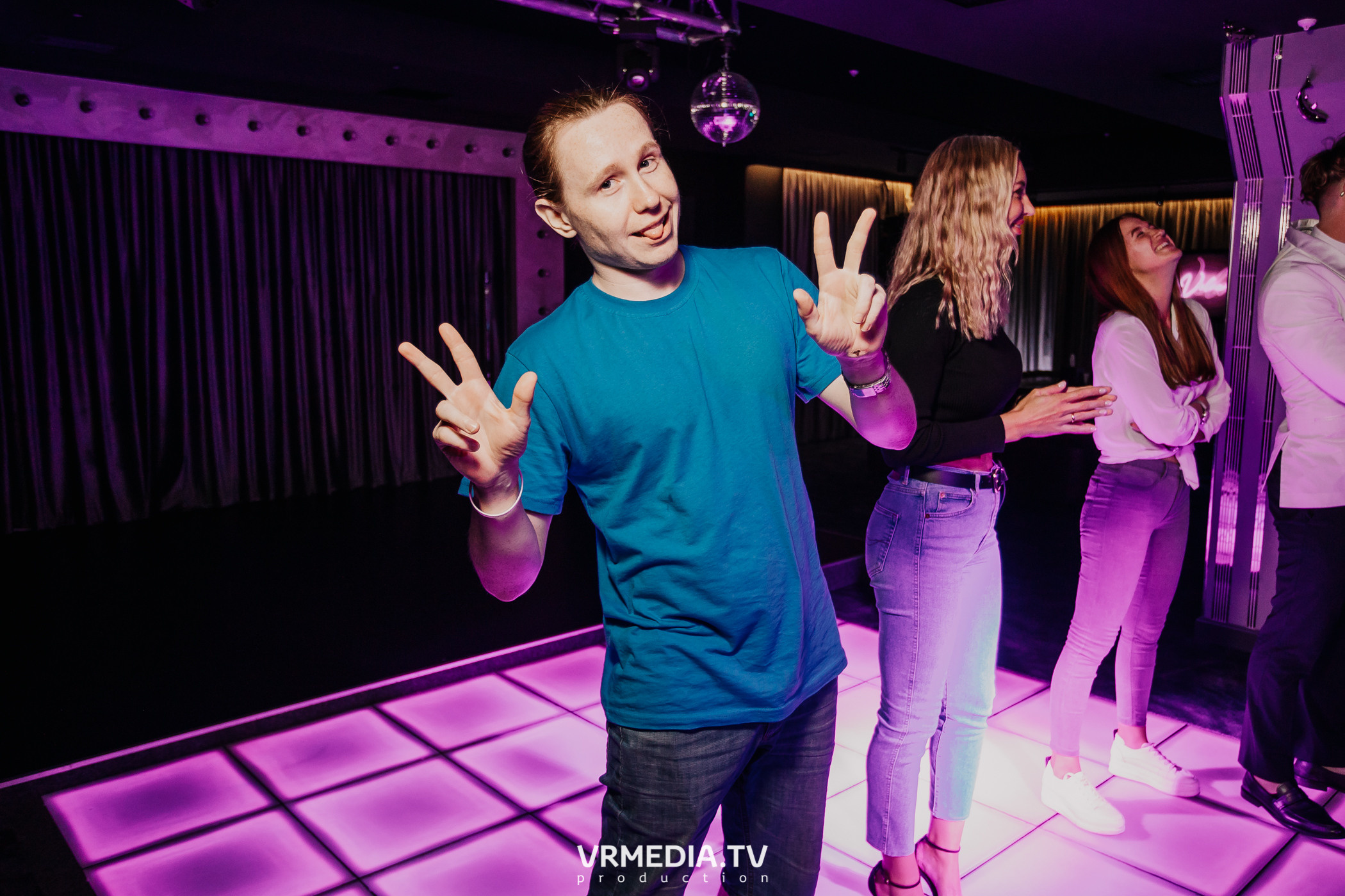 Выходные в караоке-баре «Volna»