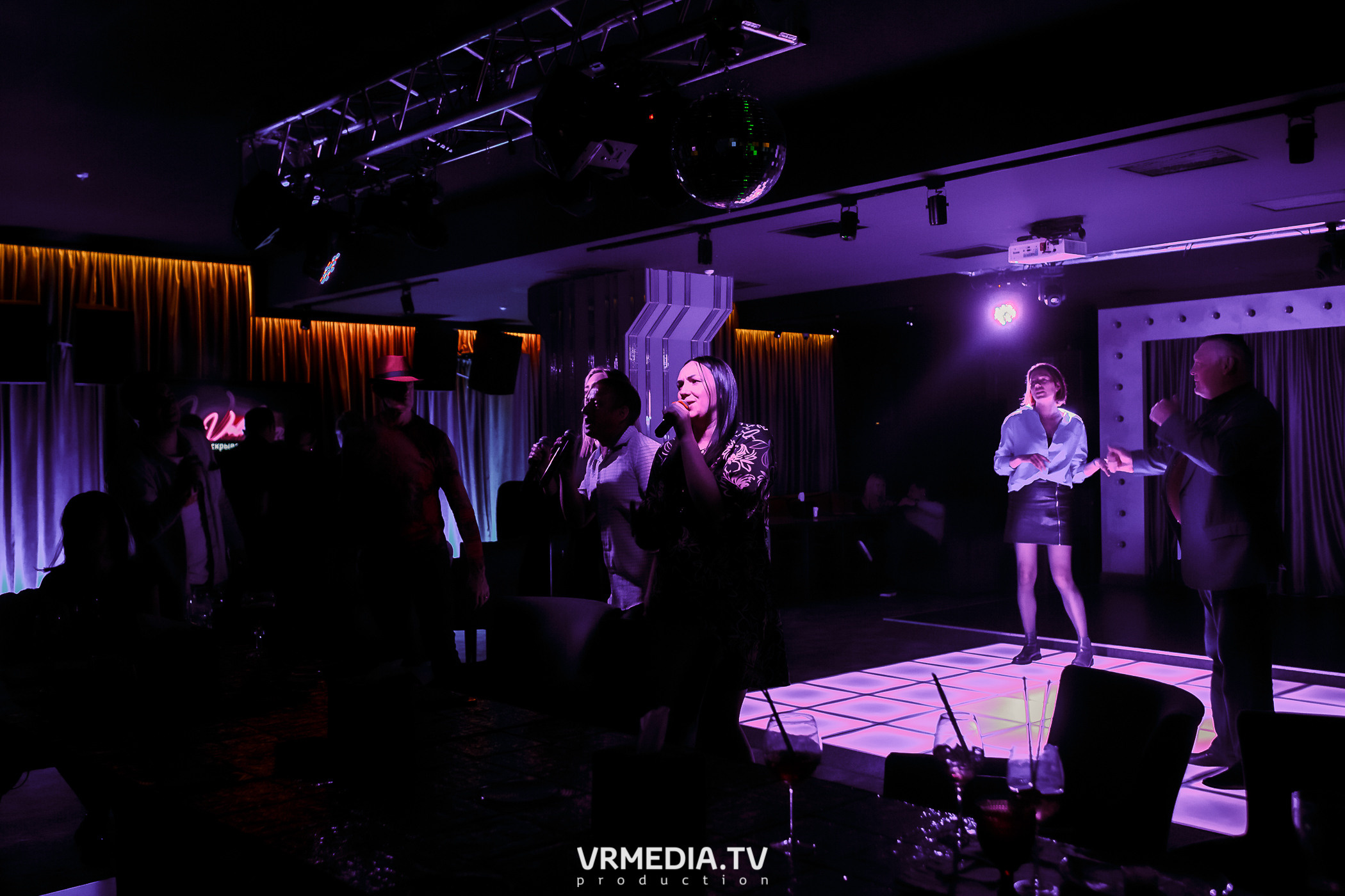 Выходные в караоке-баре «Volna»