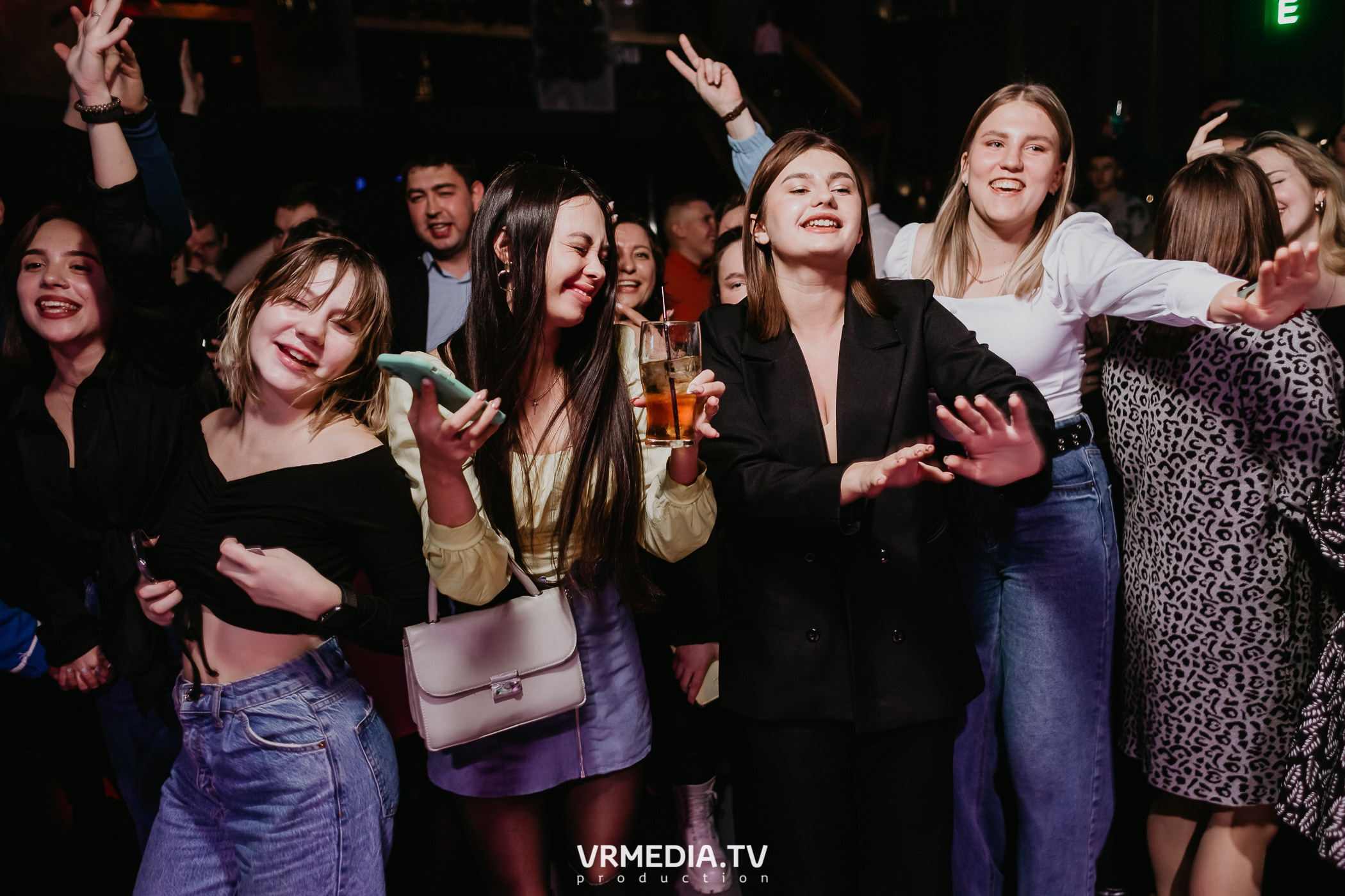 Выходные в баре «DOSKI»