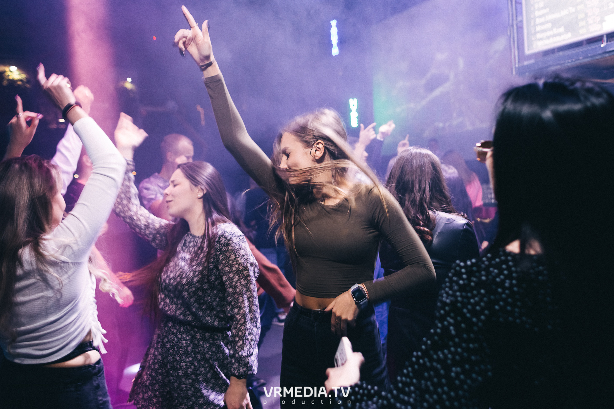 Выходные в баре «DOSKI»