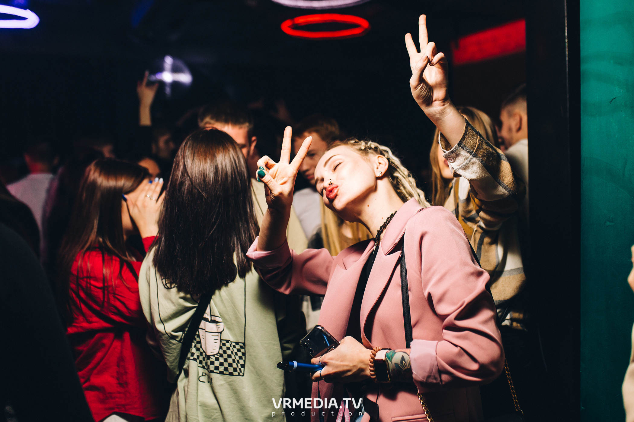 Выходные в баре «Хука Хаус»