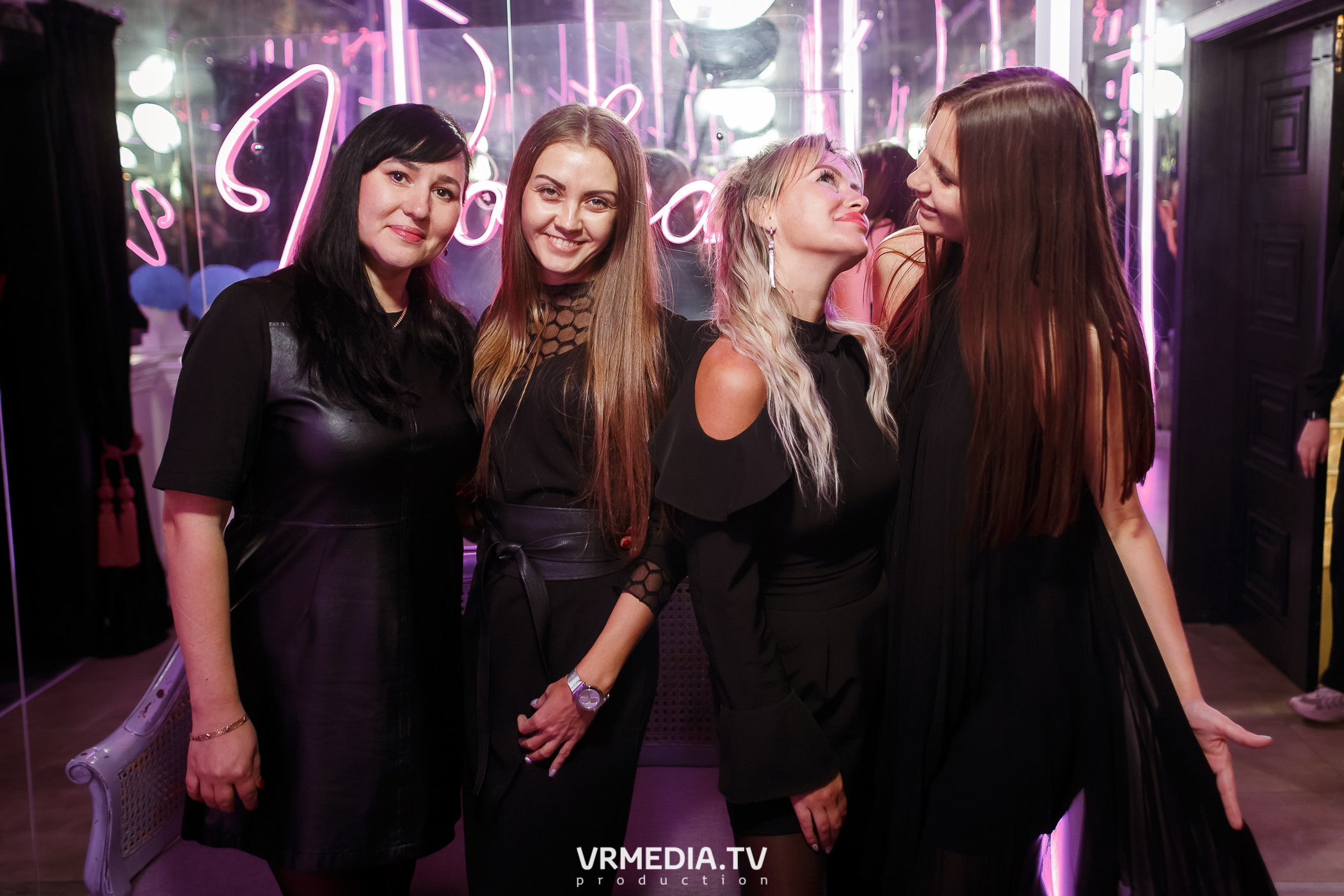 Выходные в караоке-баре «Volna»