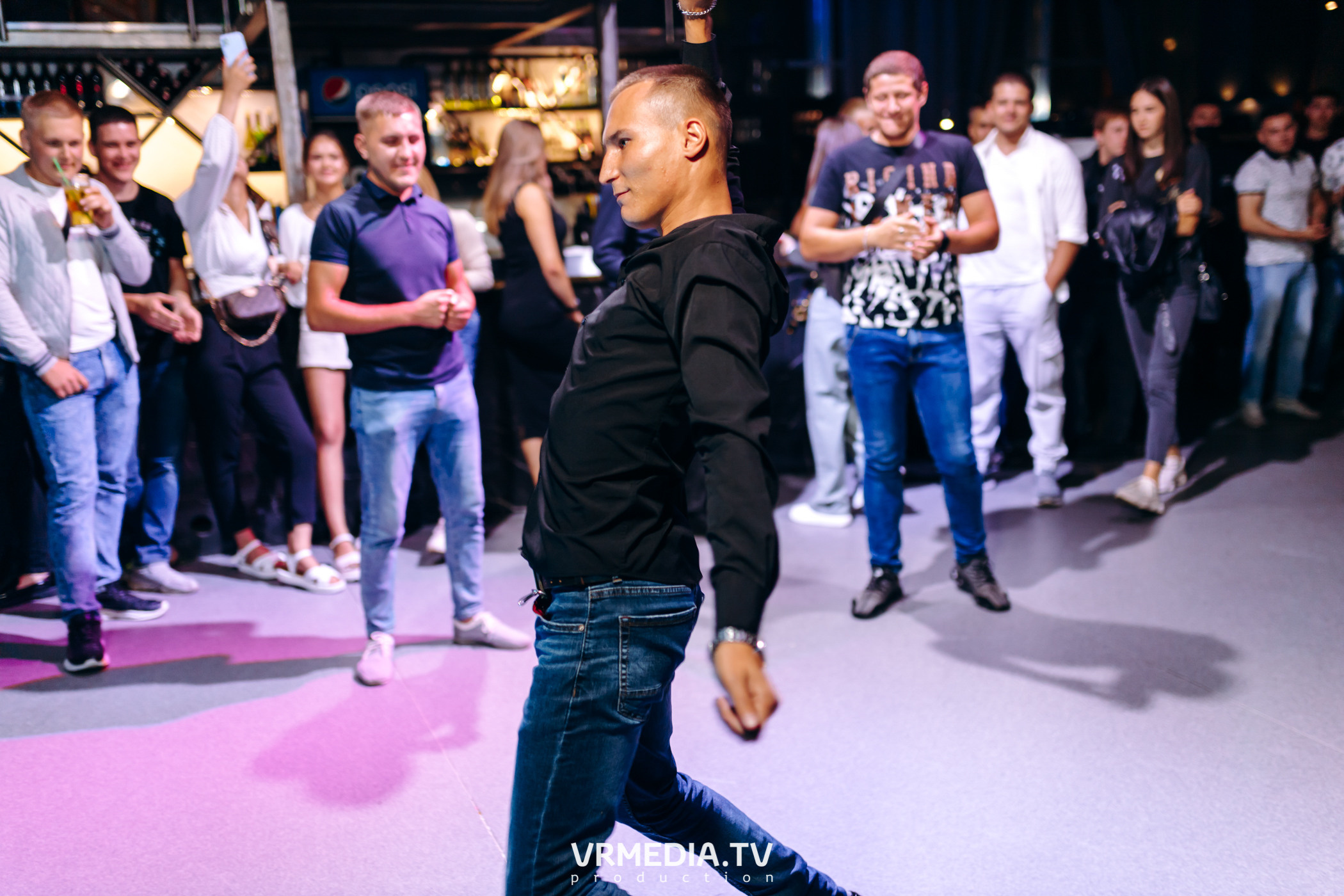 Выходные в баре «DOSKI»