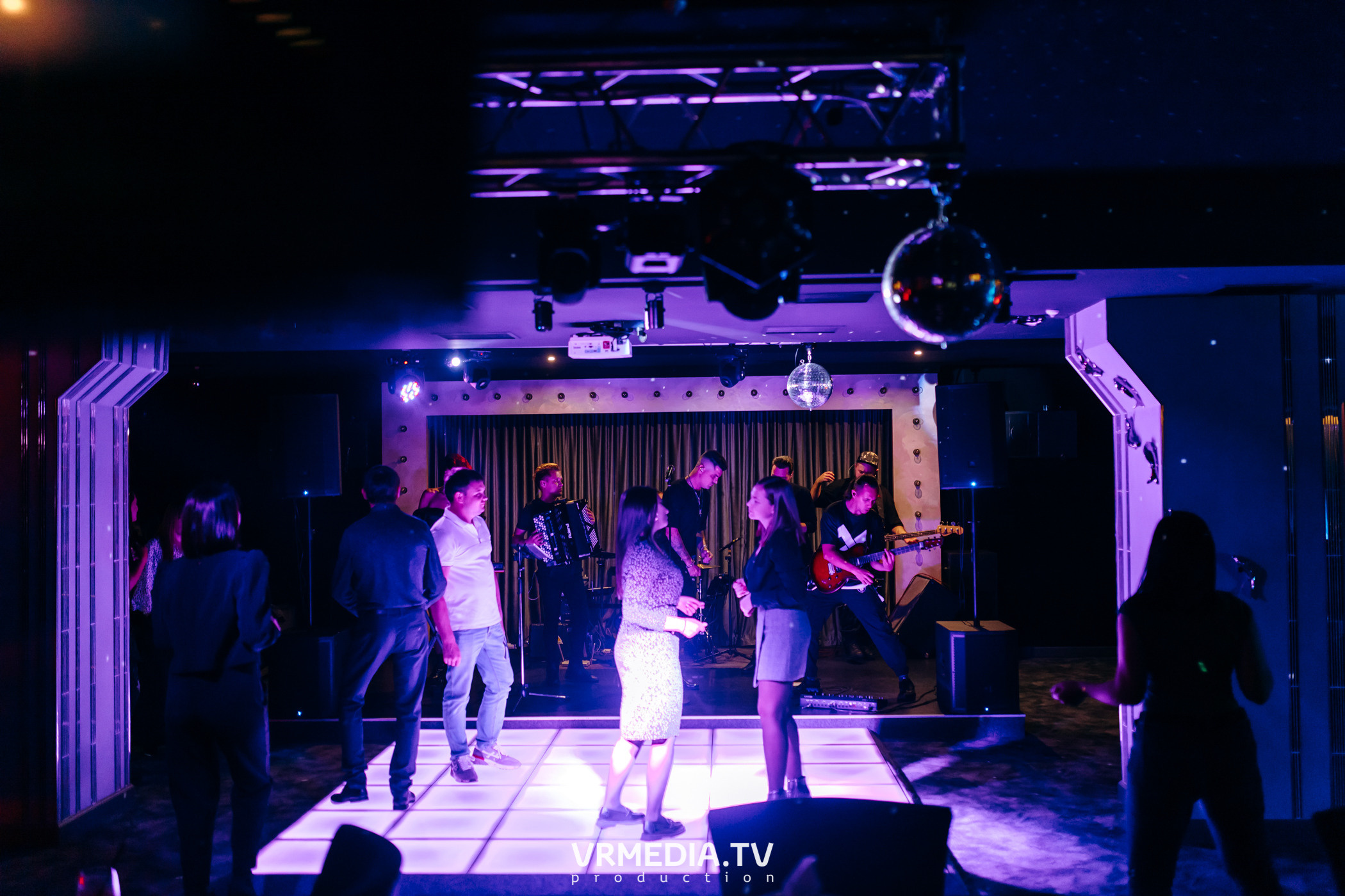 «Жуй орбит без сахара» в караоке-баре «Volna»