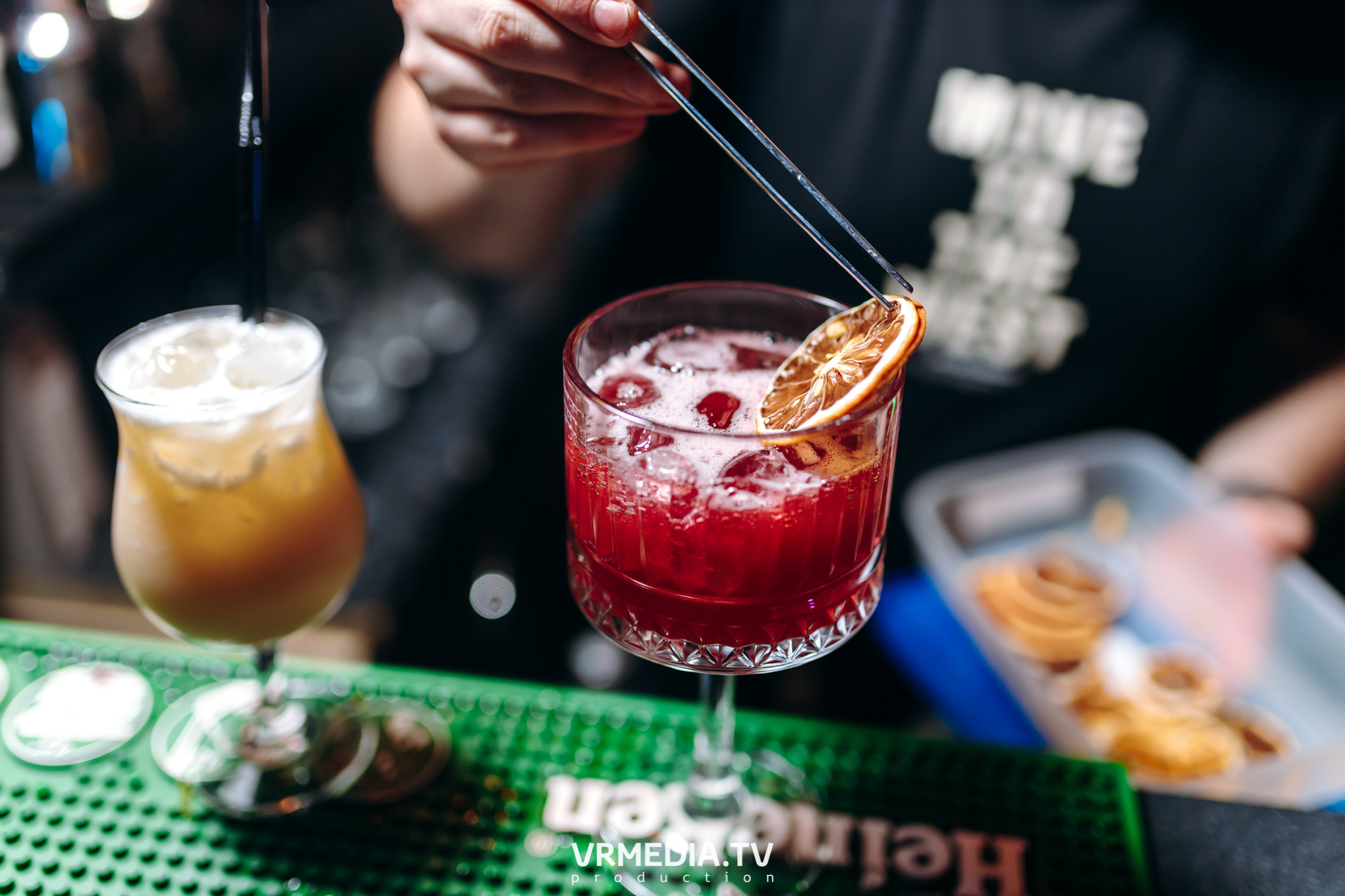 Ночь Безумного Бармена в Lounge Voice Hall «Familia»