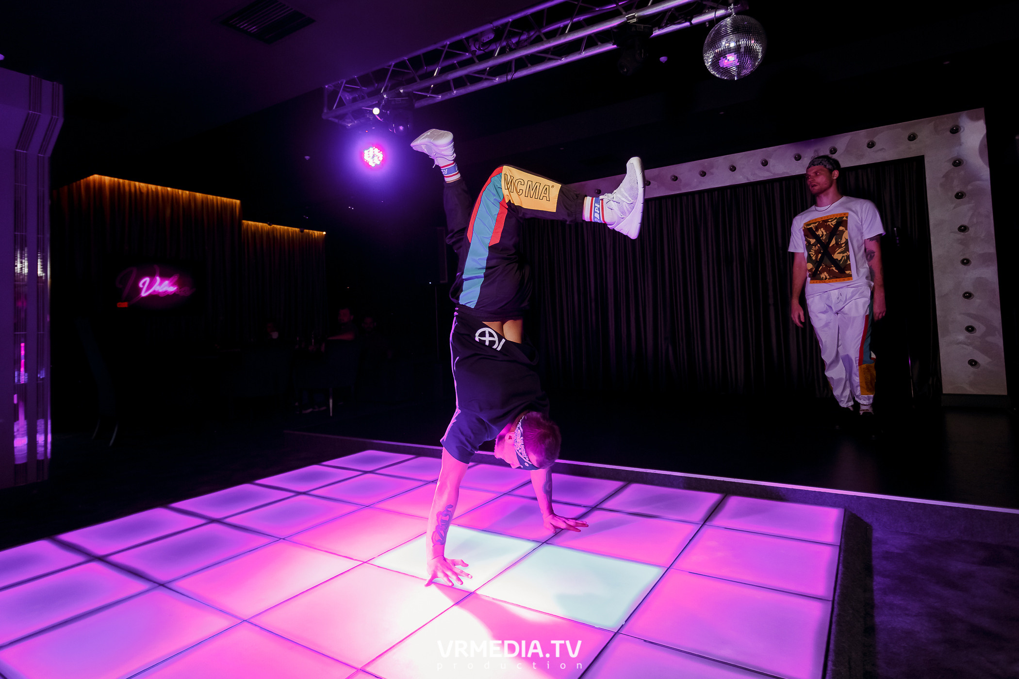 Выходные в караоке-баре «Volna»