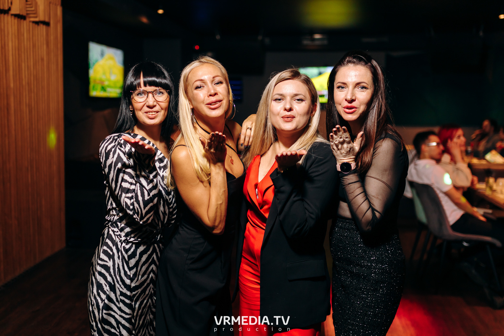 Выходные в баре «DOSKI»