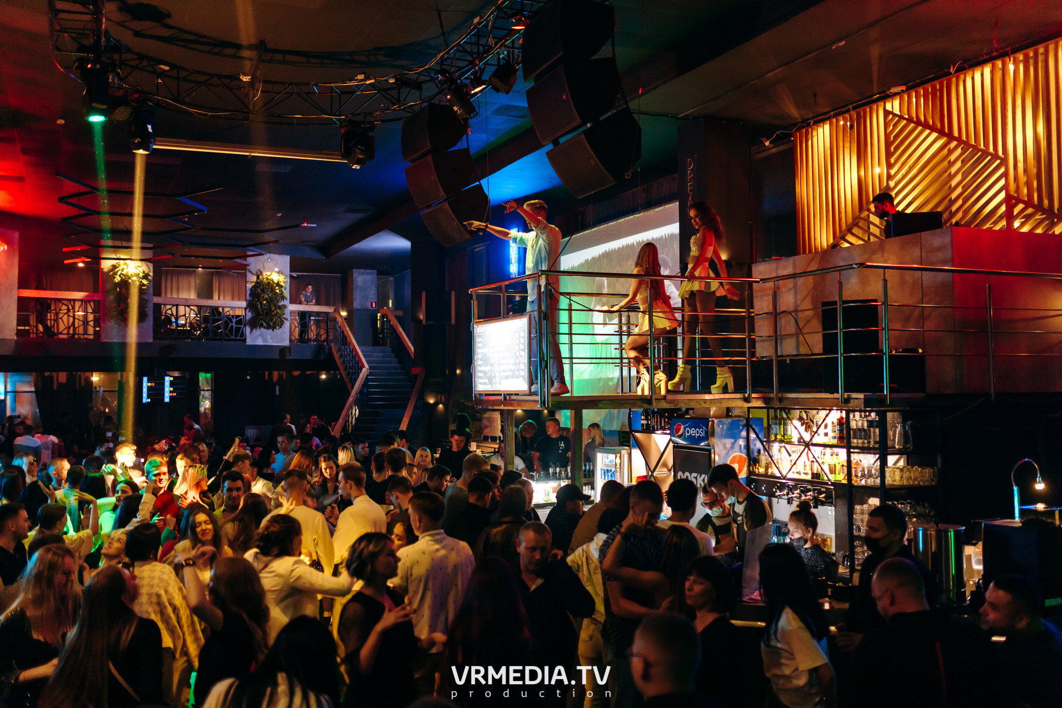 Выходные в баре «DOSKI»