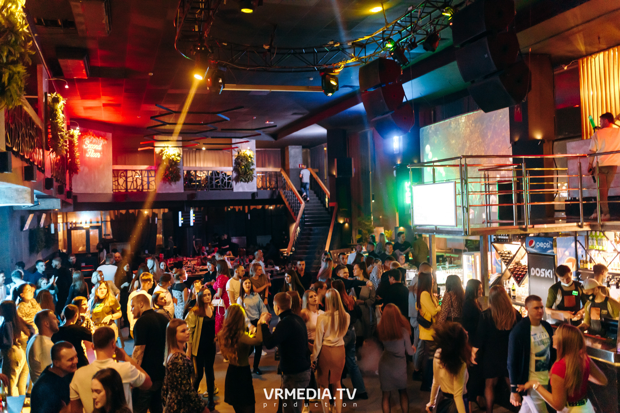 Выходные в баре «DOSKI»