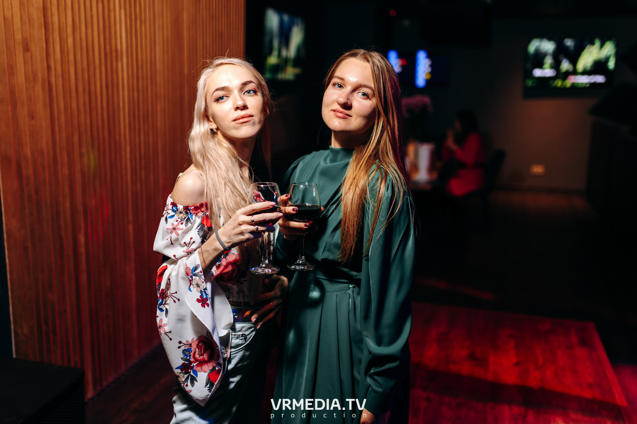 Выходные в баре «DOSKI»