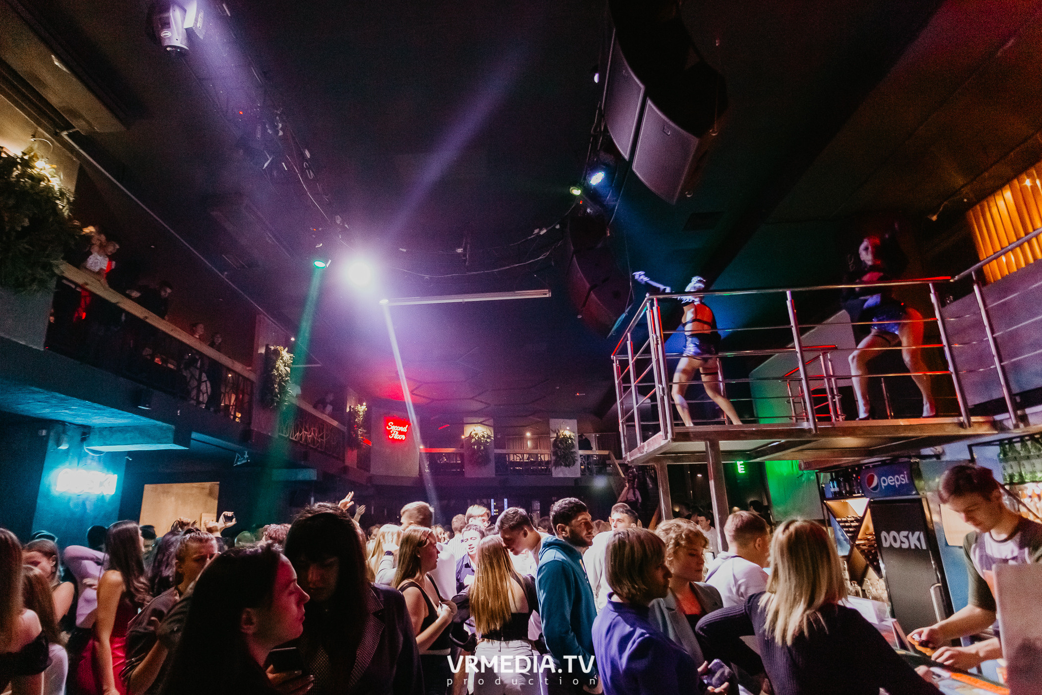 Выходные в баре «DOSKI»