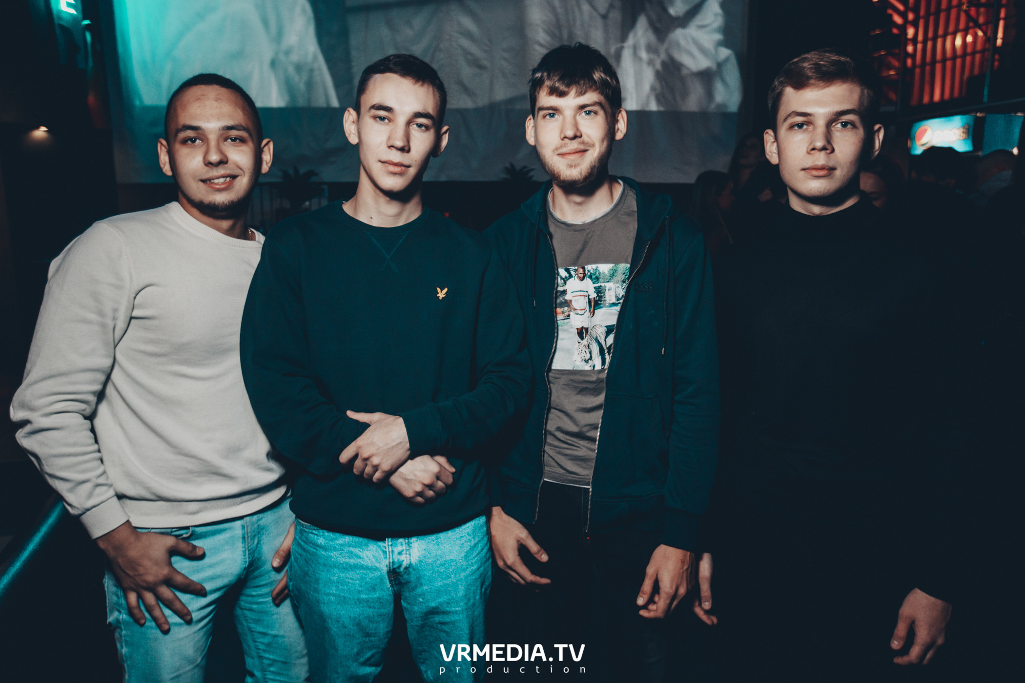 Театр мёртвых кукол в баре «DOSKI»