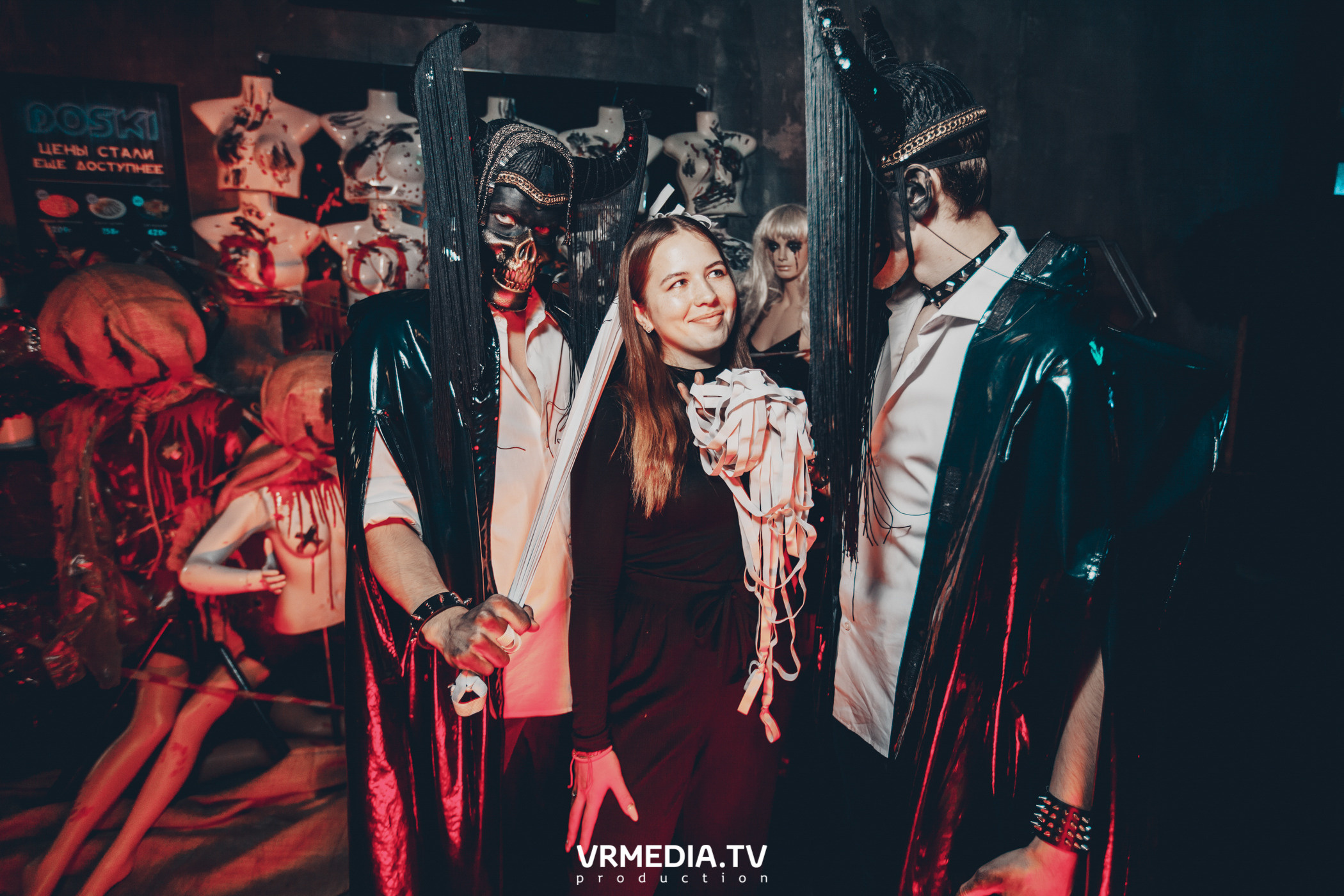 Театр мёртвых кукол в баре «DOSKI»