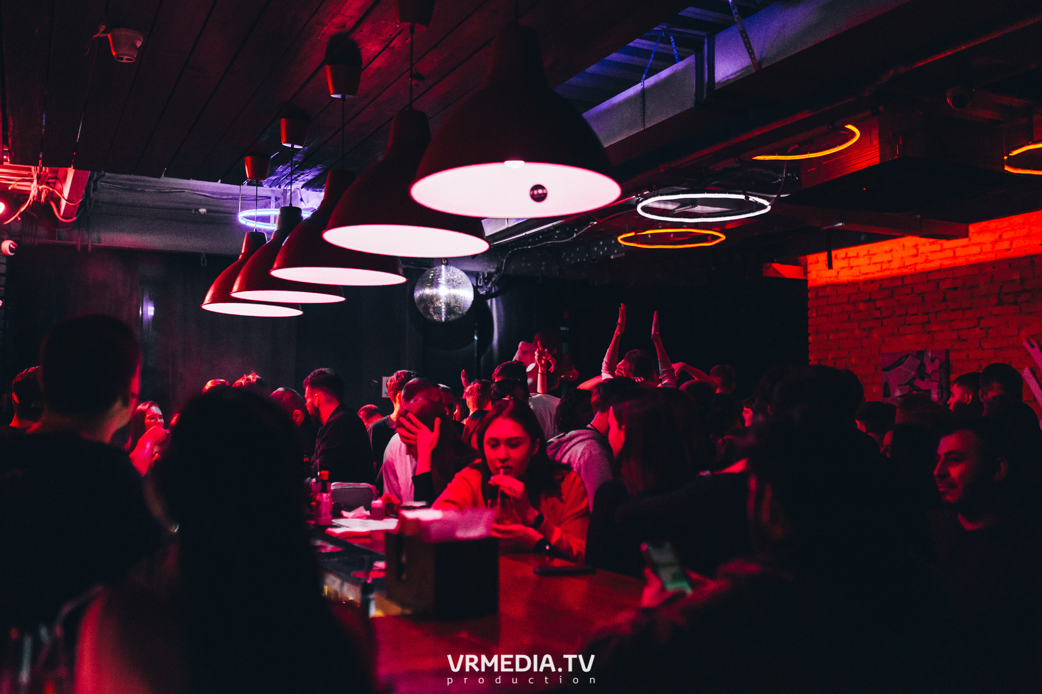 Выходные в баре «Хука Хаус»