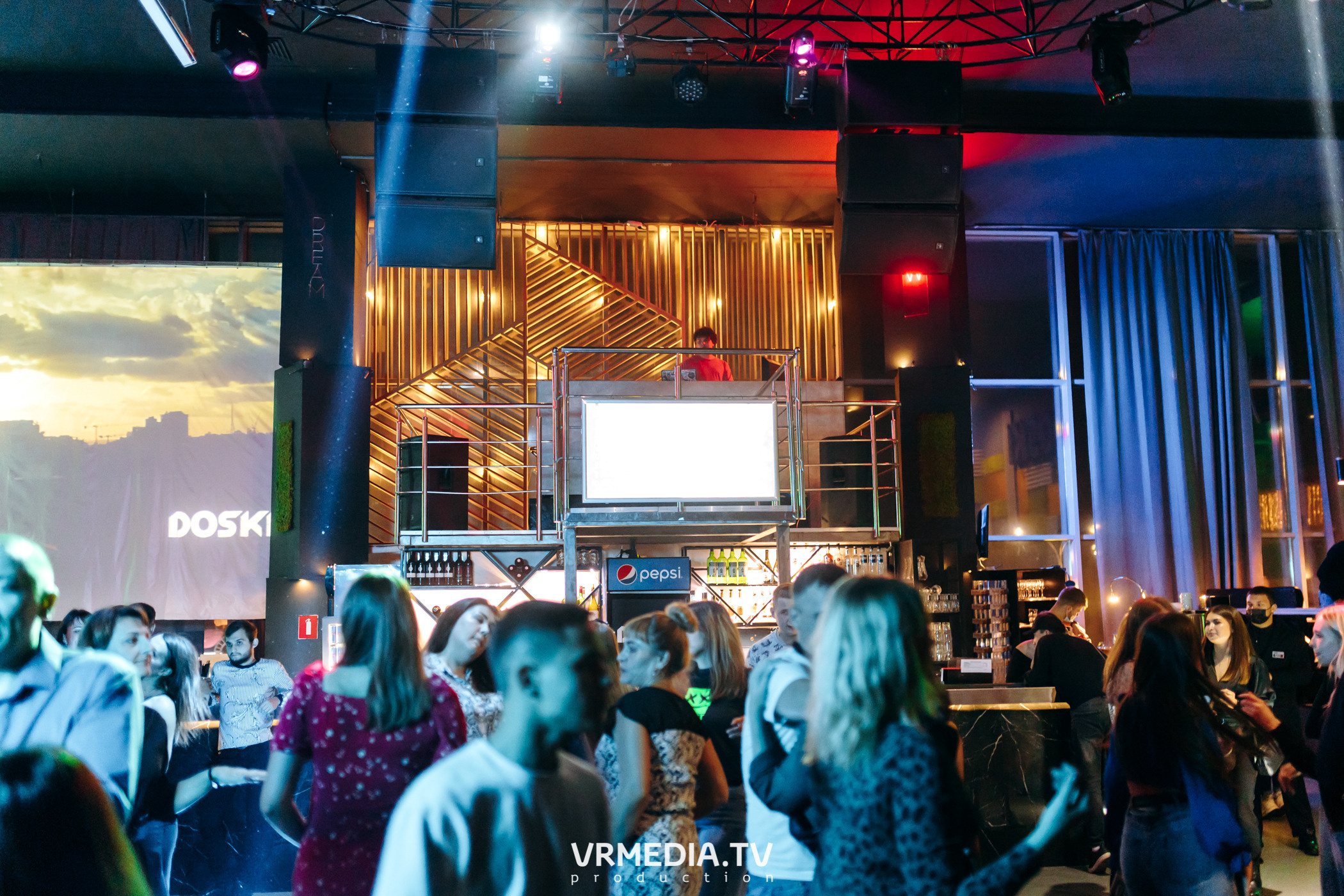 Выходные в баре «DOSKI»