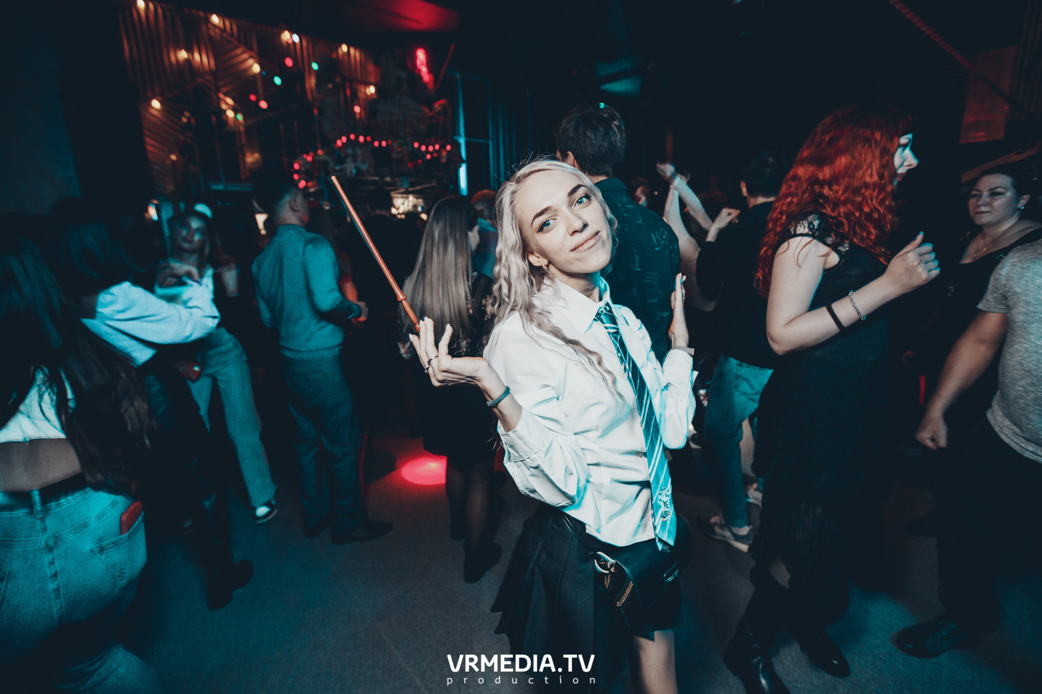 Театр мёртвых кукол в баре «DOSKI»