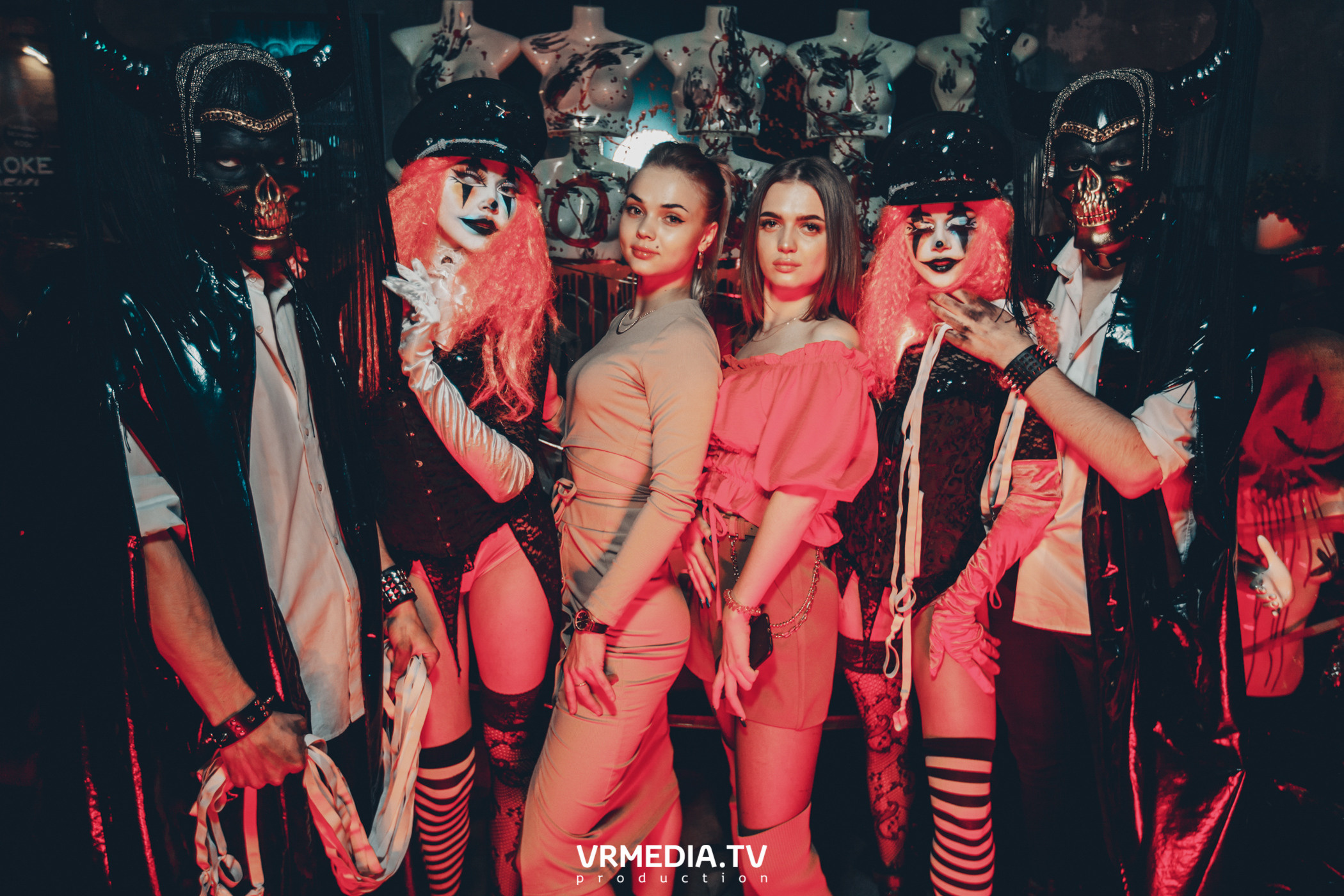 Театр мёртвых кукол в баре «DOSKI»