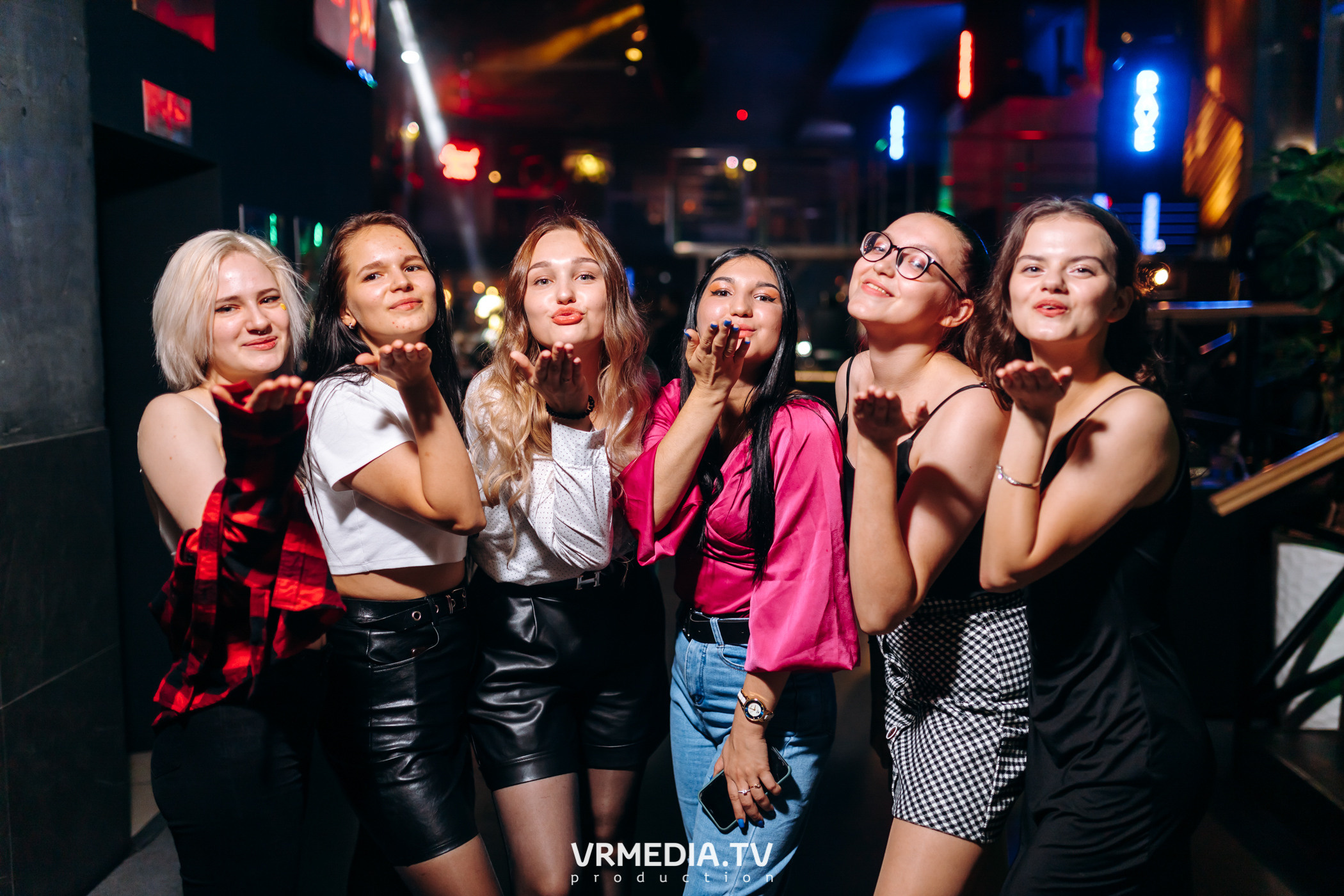 Выходные в баре «DOSKI»