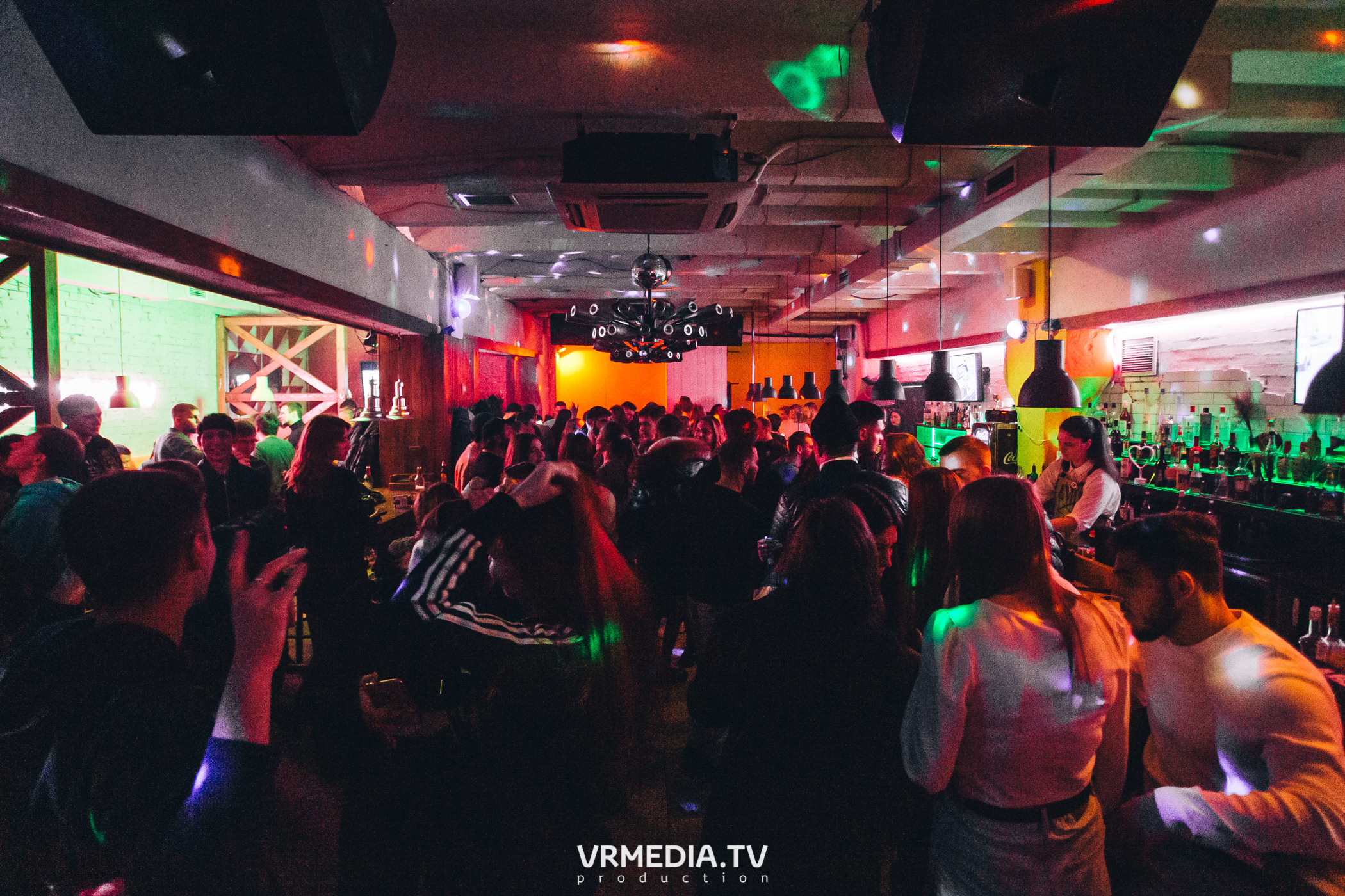 Выходные в баре «Cosmo»