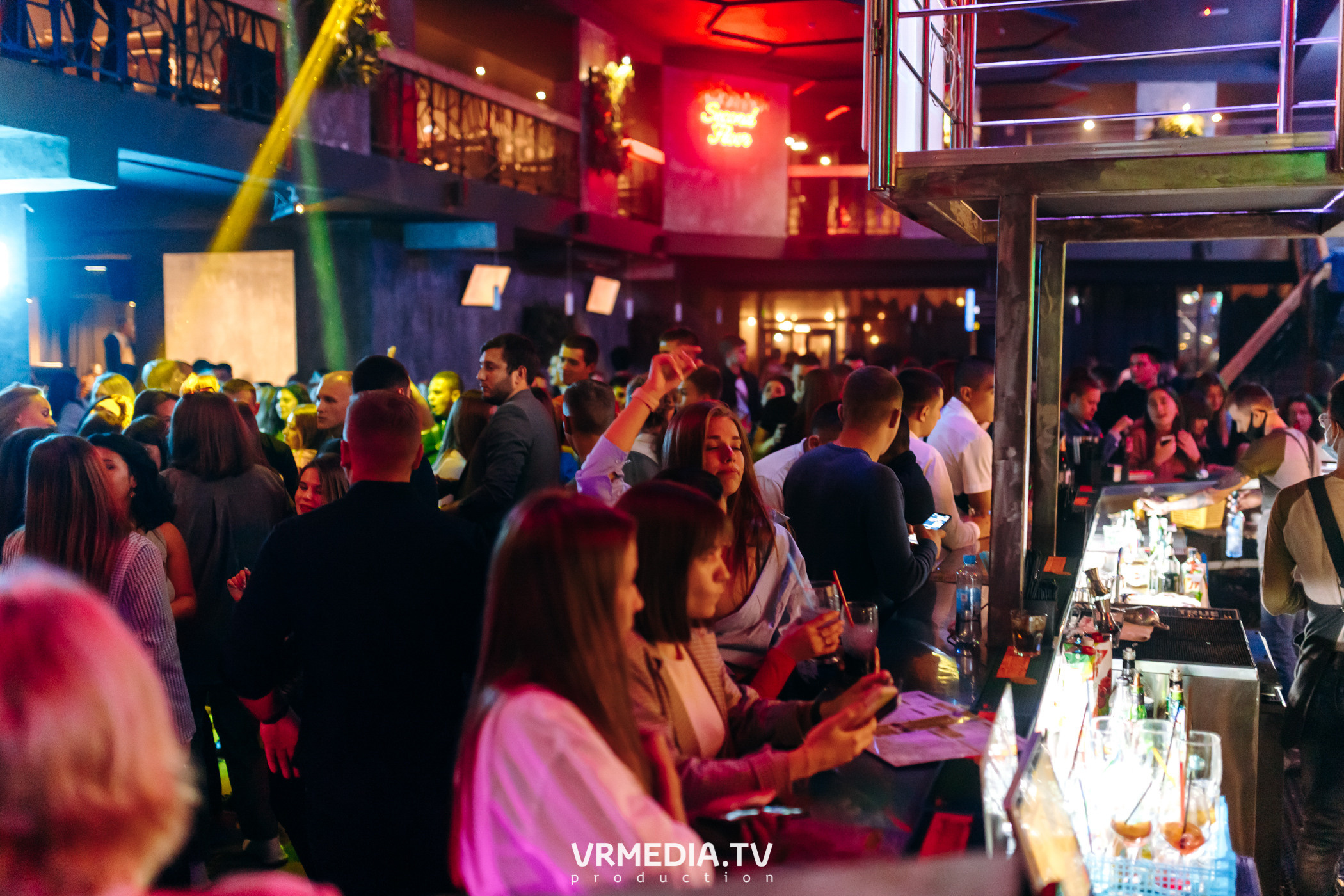 Выходные в баре «DOSKI»