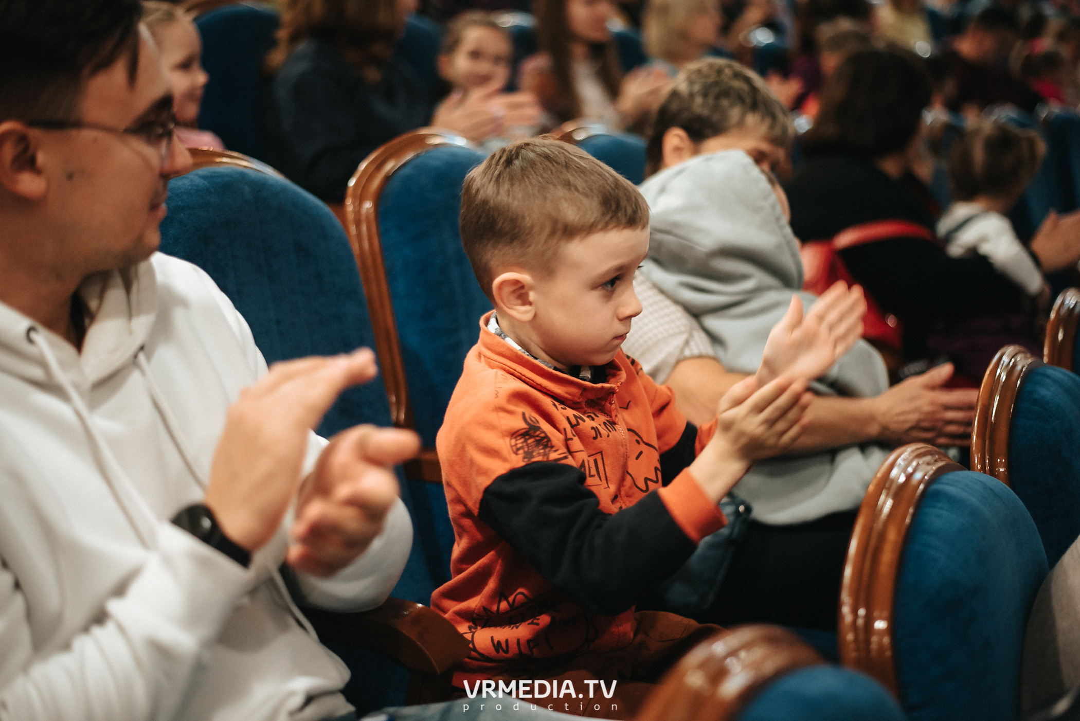 Шоу мыльных пузырей CLINK