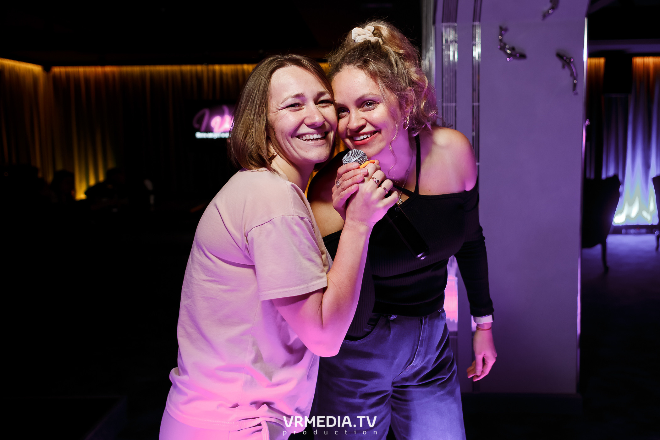 Выходные в караоке-баре «Volna»