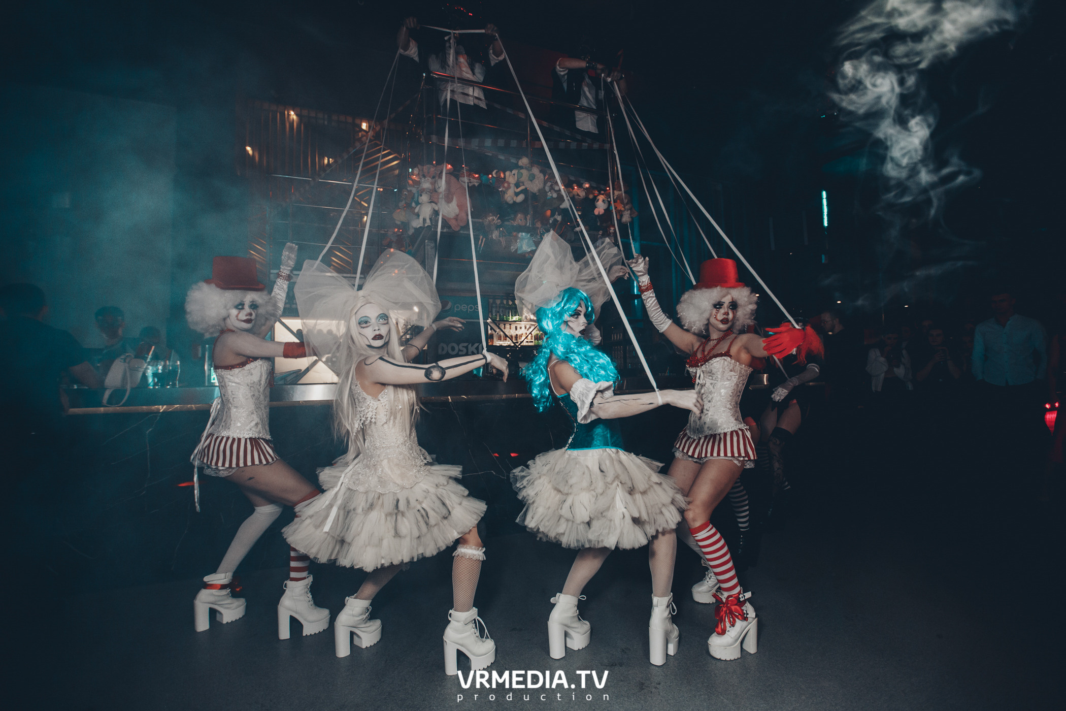 Театр мёртвых кукол в баре «DOSKI»