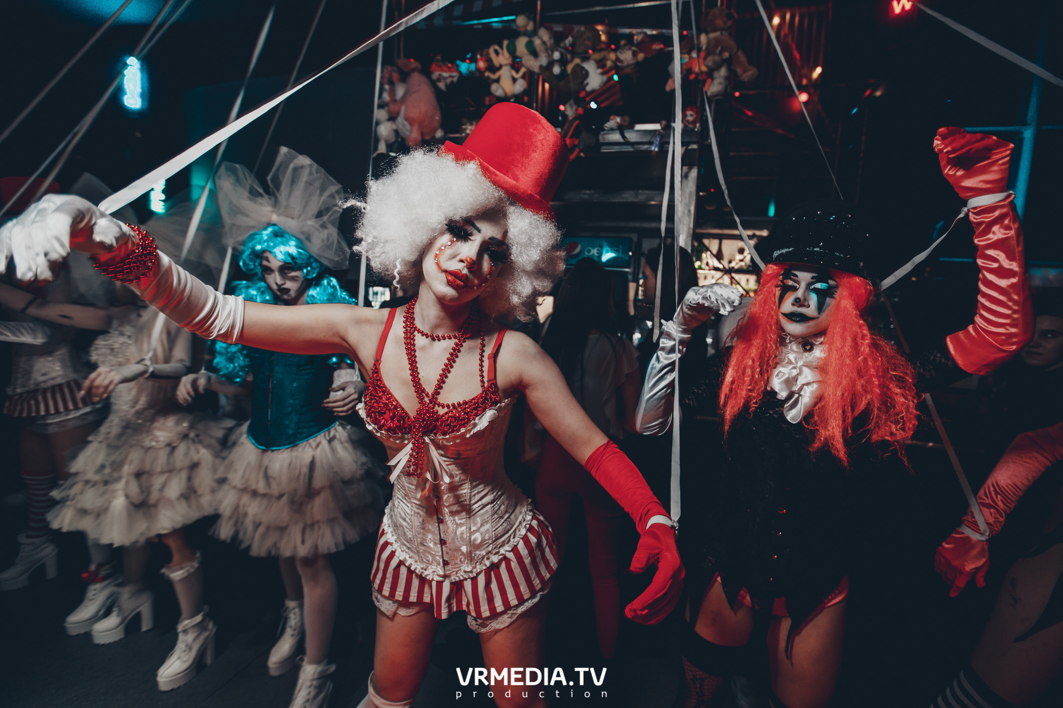 Театр мёртвых кукол в баре «DOSKI»