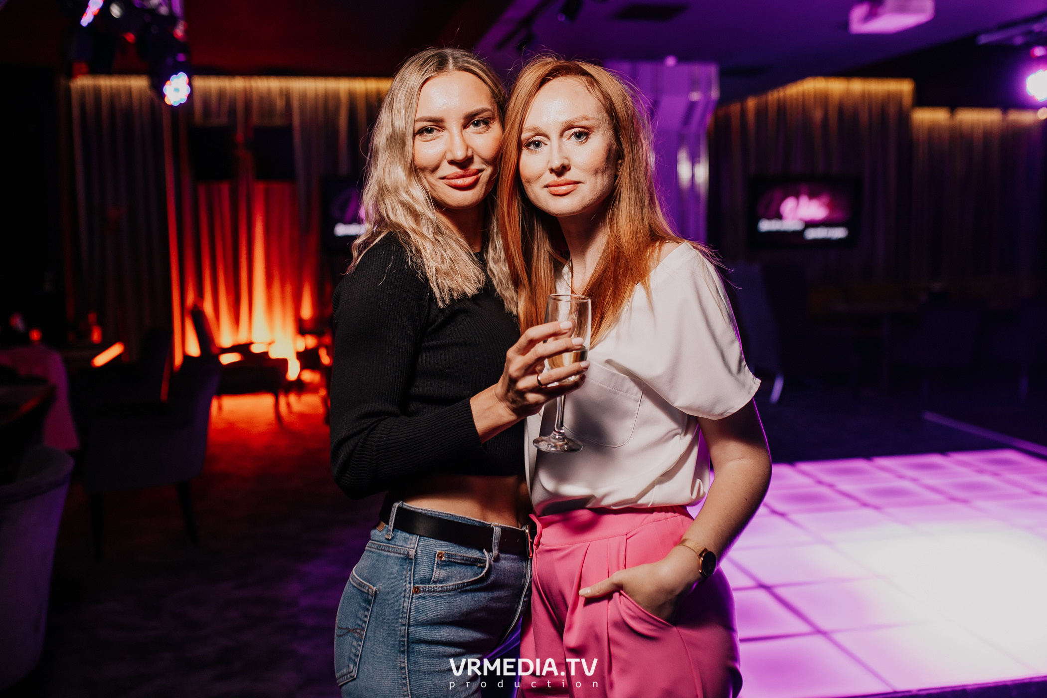 Выходные в караоке-баре «Volna»