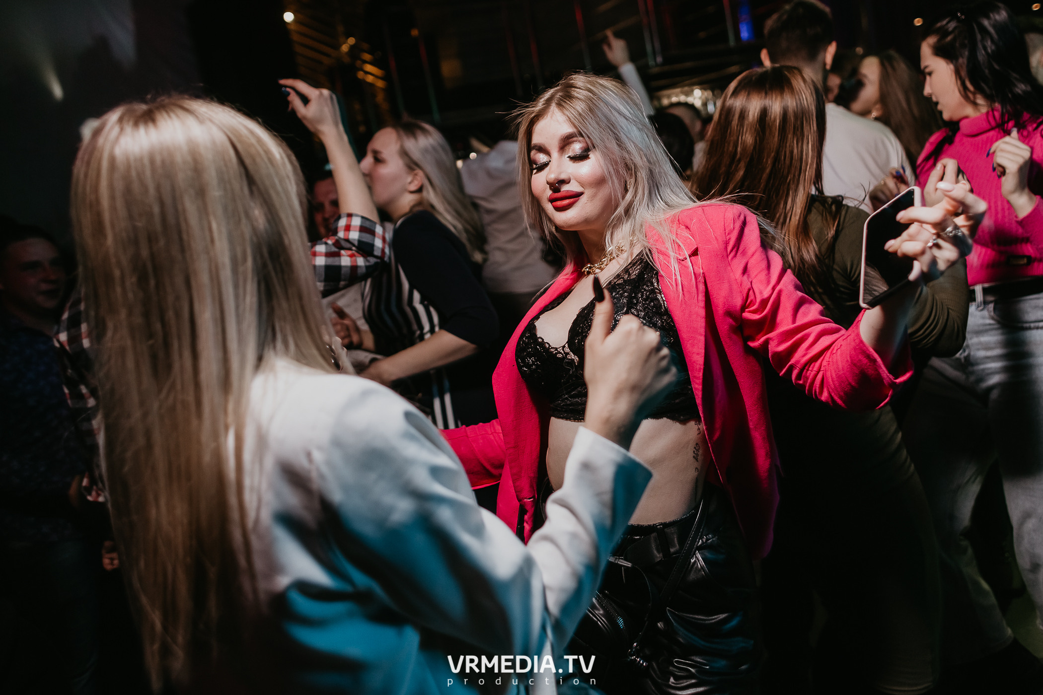 Выходные в баре «DOSKI»