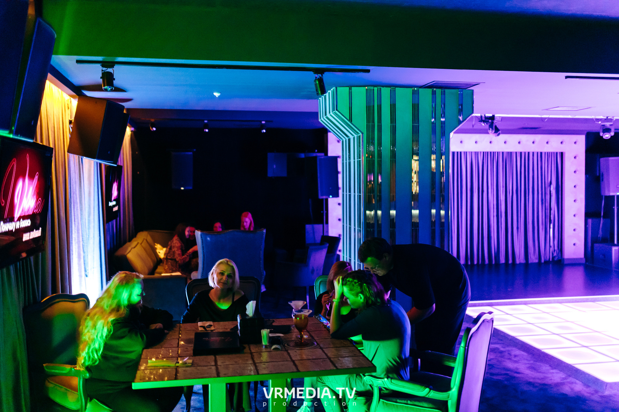 Ночь фотографии в караоке-баре «Volna»