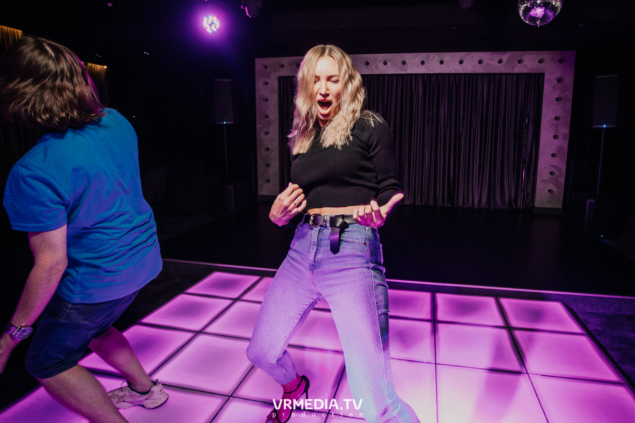 Выходные в караоке-баре «Volna»