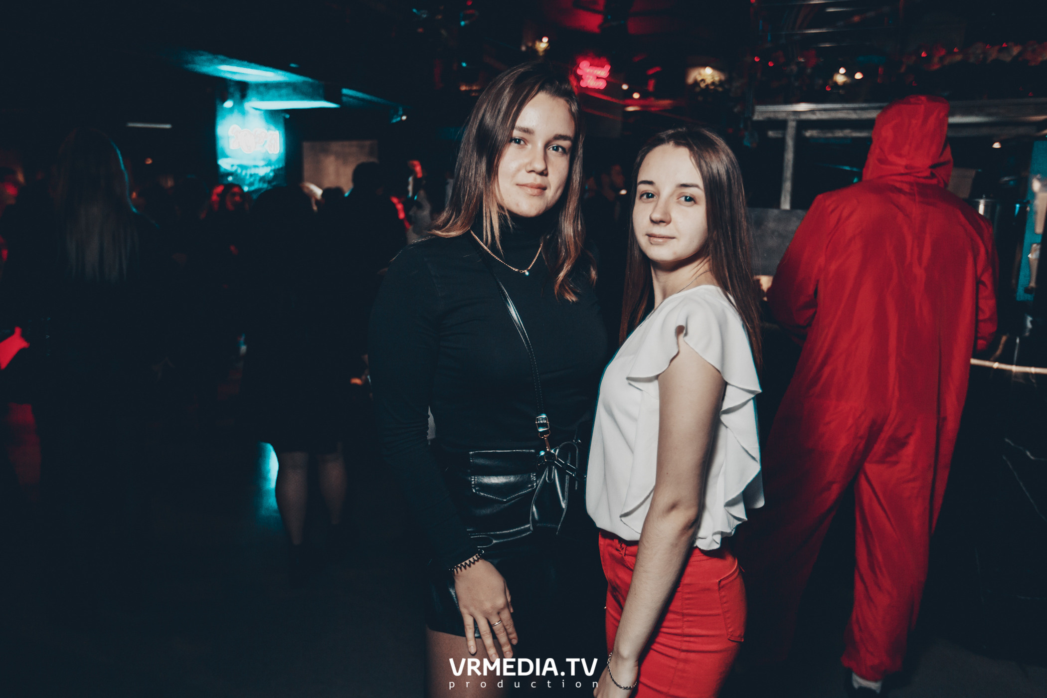 Театр мёртвых кукол в баре «DOSKI»