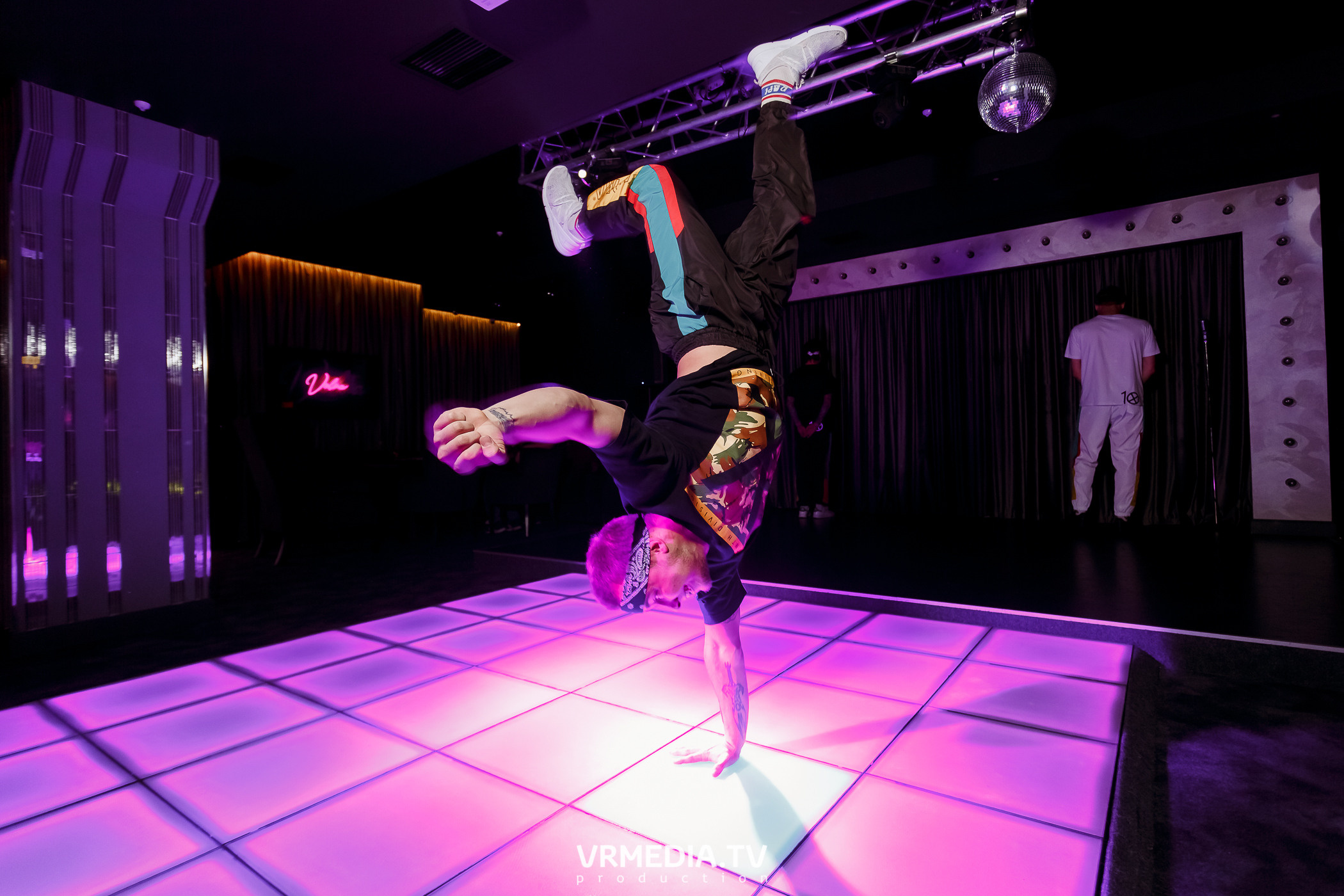 Выходные в караоке-баре «Volna»