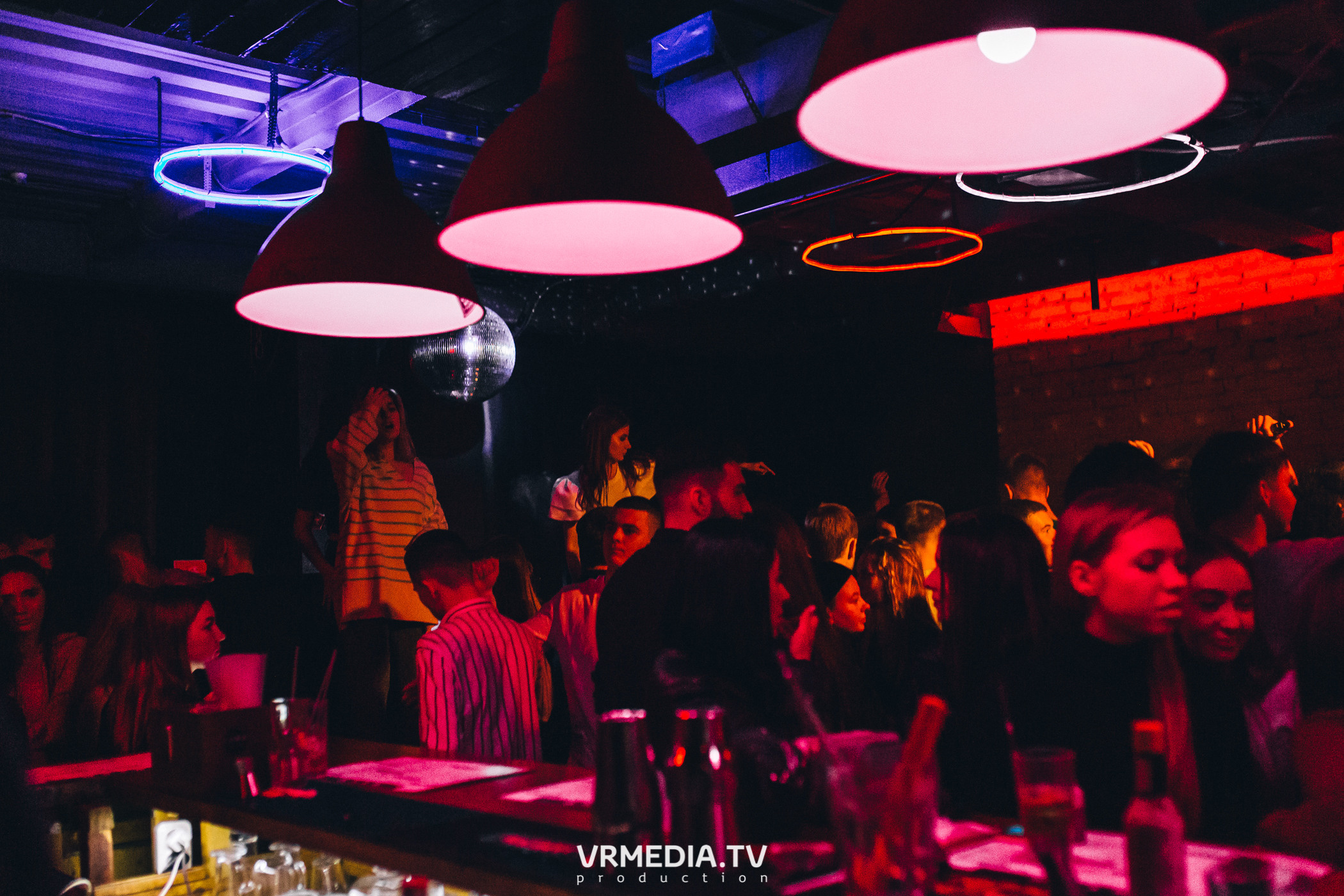 Выходные в баре «Хука Хаус»