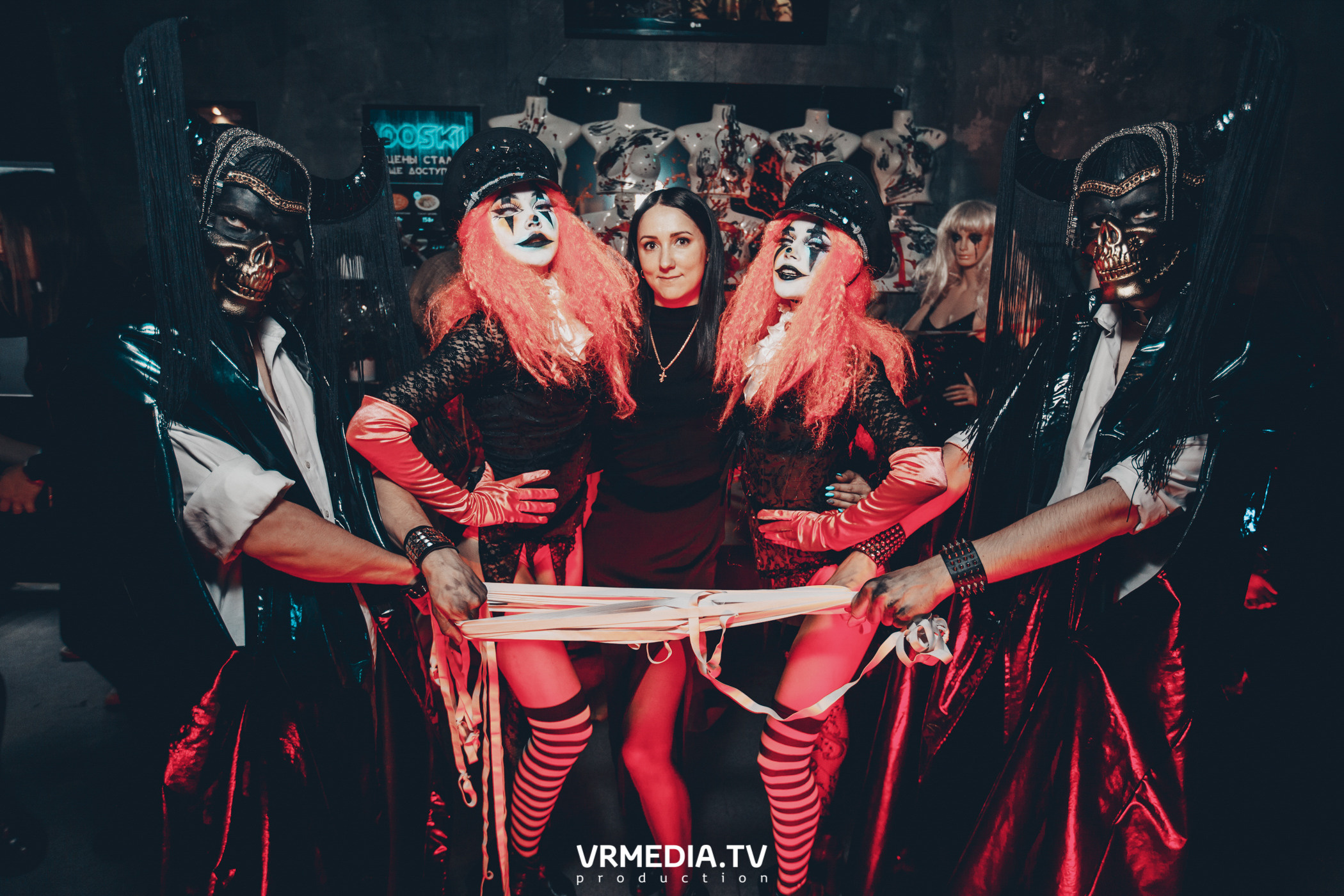 Театр мёртвых кукол в баре «DOSKI»