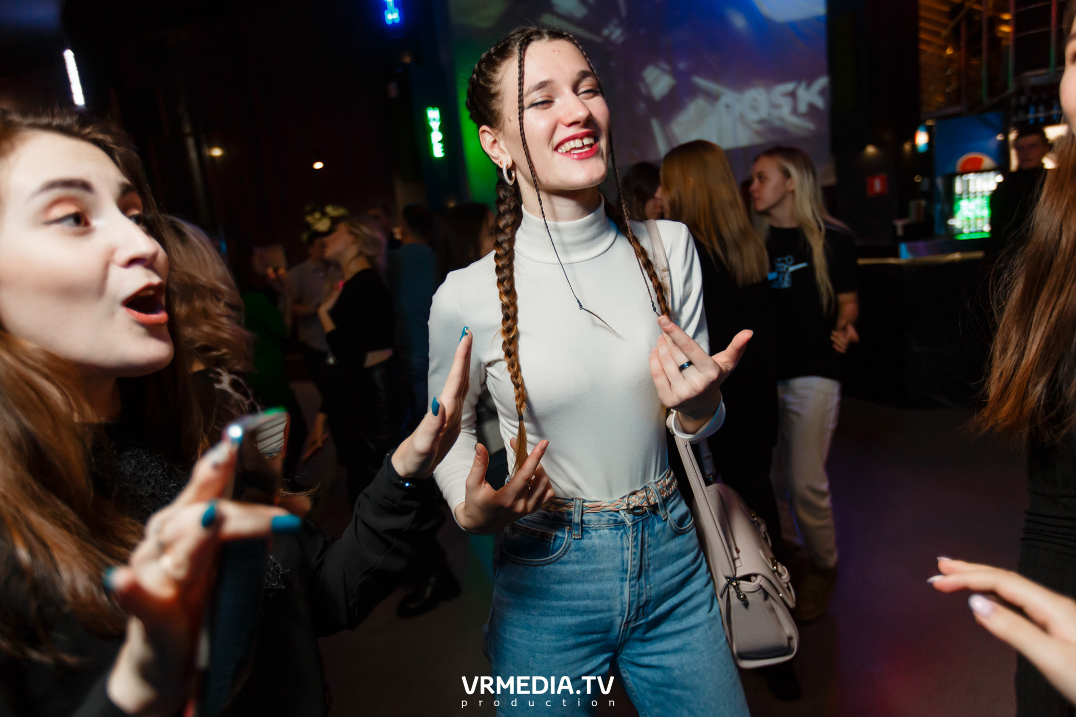 Выходные в баре «DOSKI»