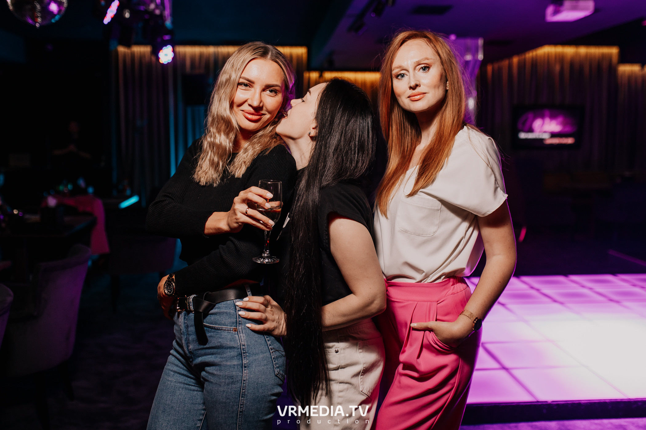 Выходные в караоке-баре «Volna»