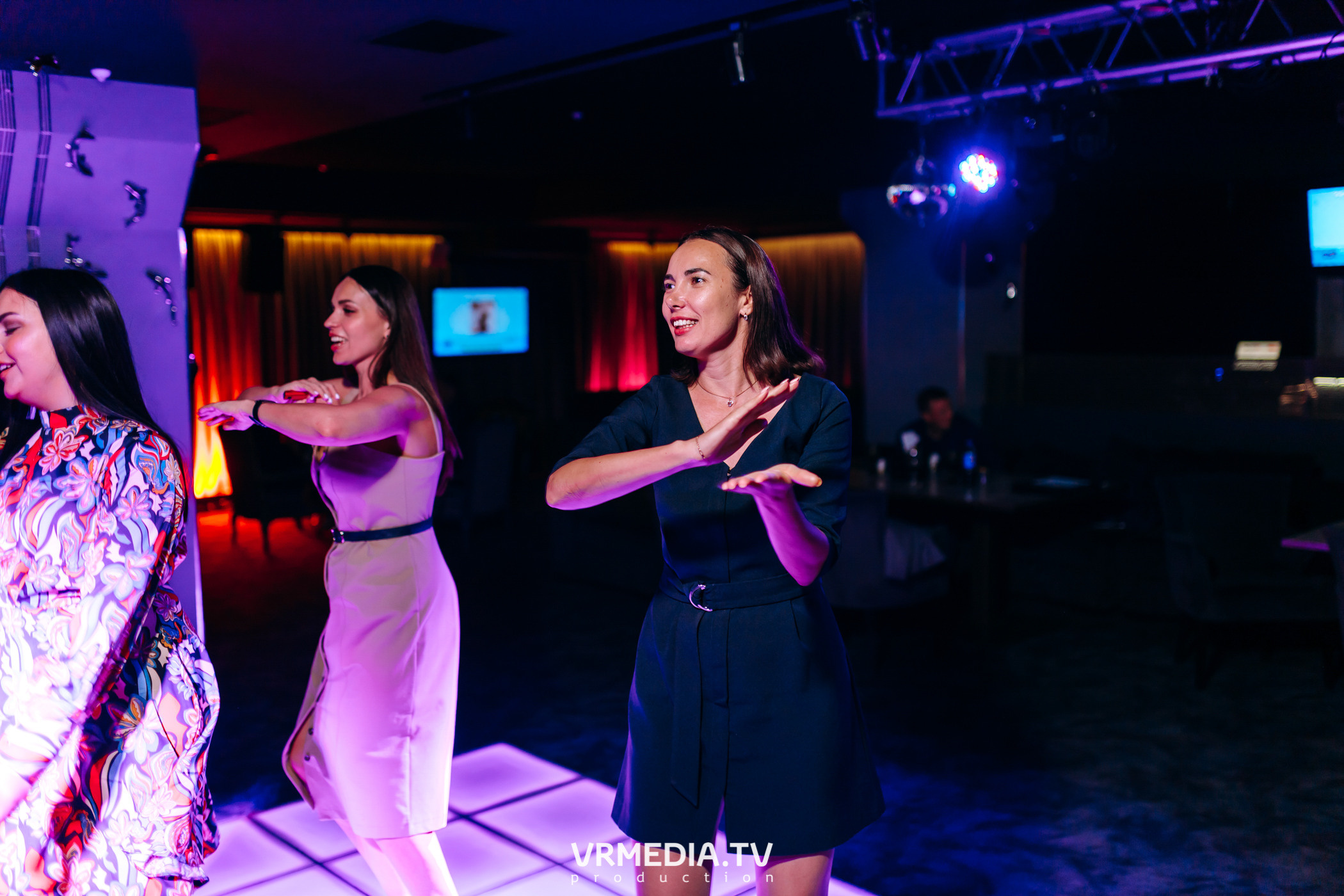 Ночь фотографии в караоке-баре «Volna»