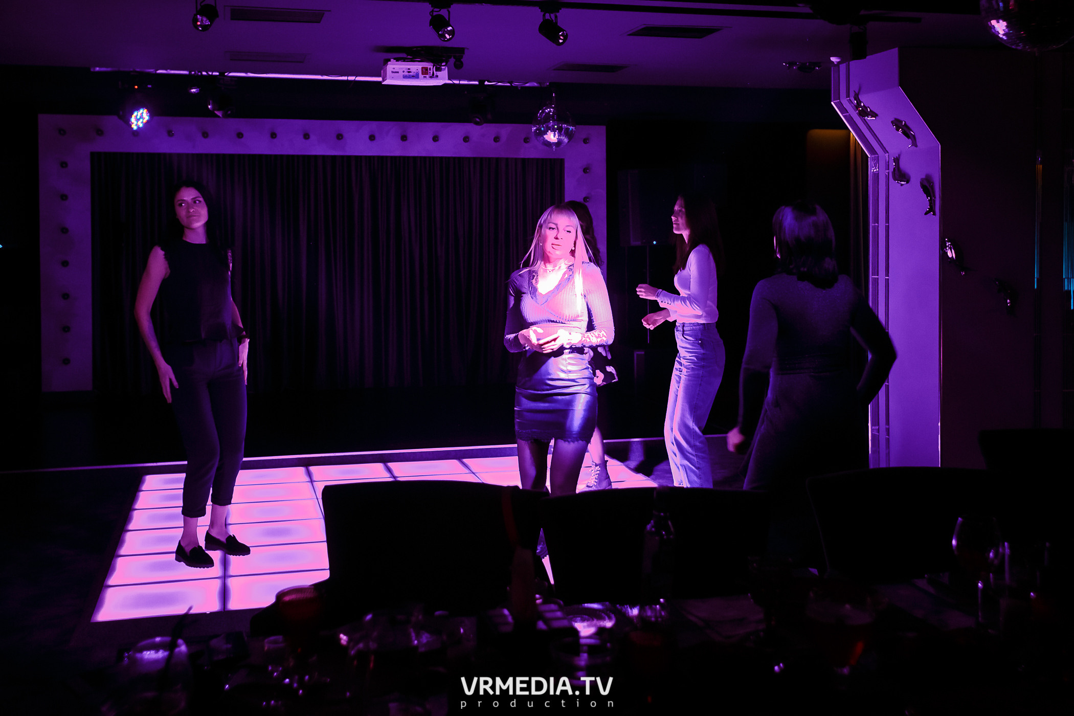 Выходные в караоке-баре «Volna»