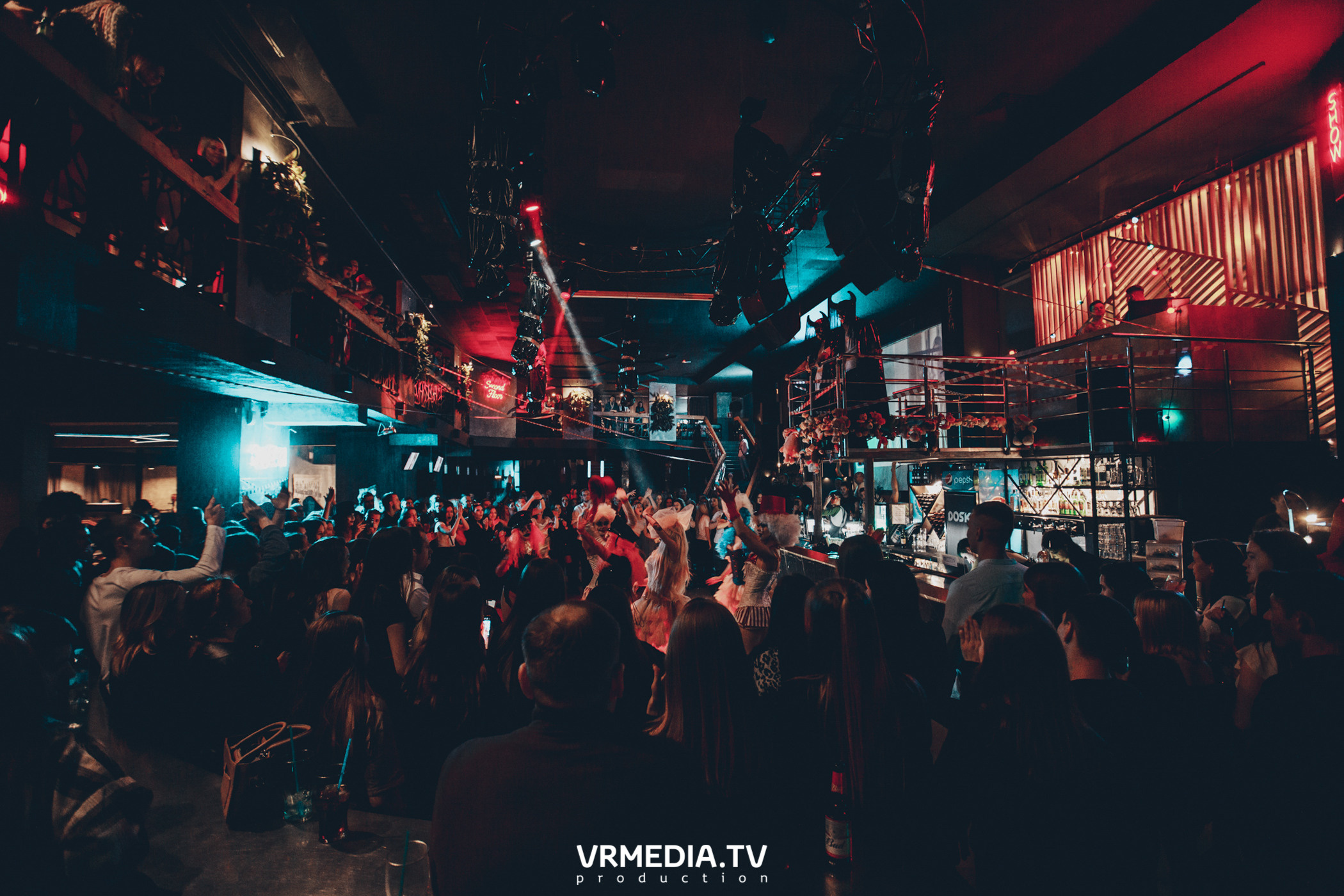 Театр мёртвых кукол в баре «DOSKI»